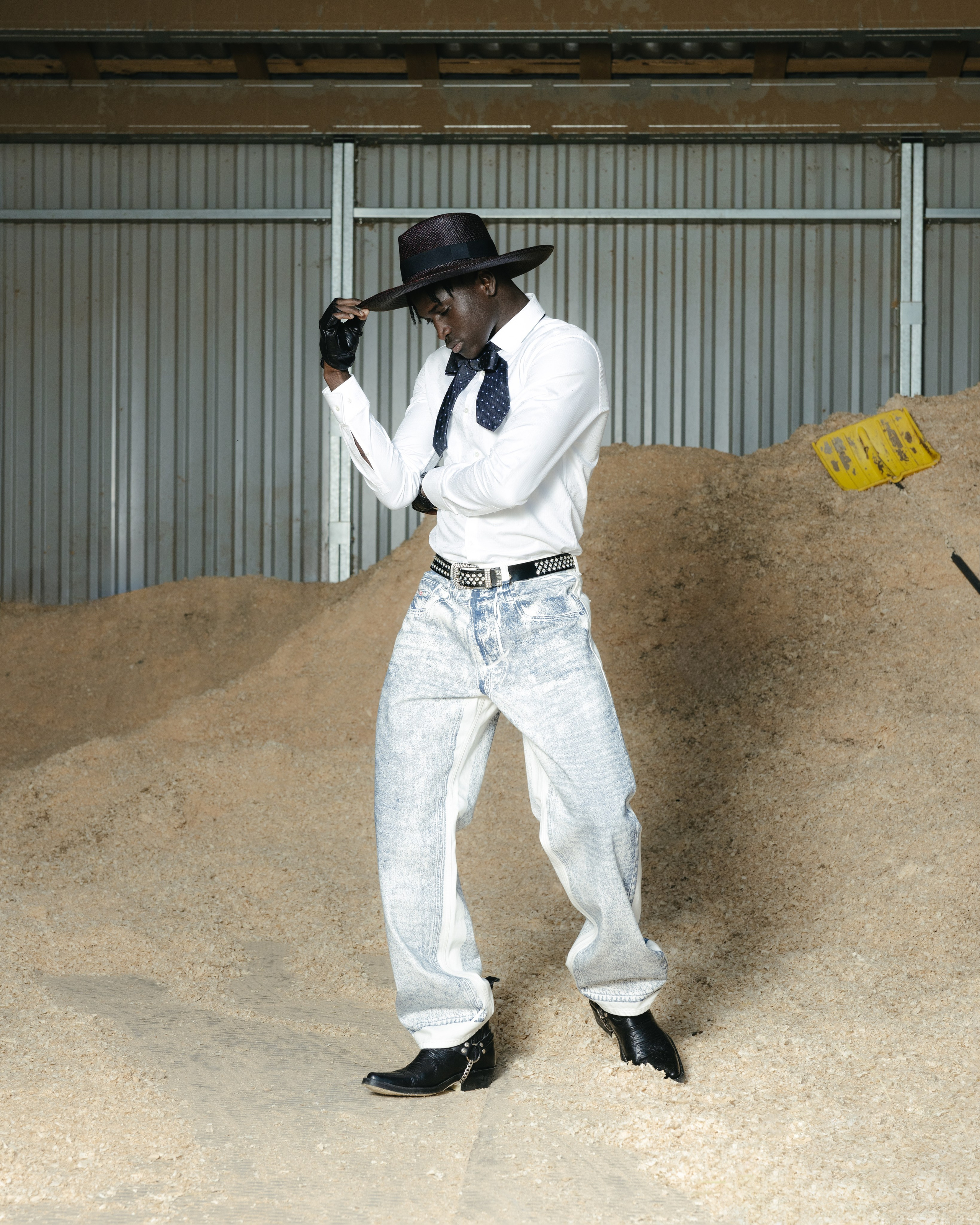 Western. Photographer. Producer. Retoucher