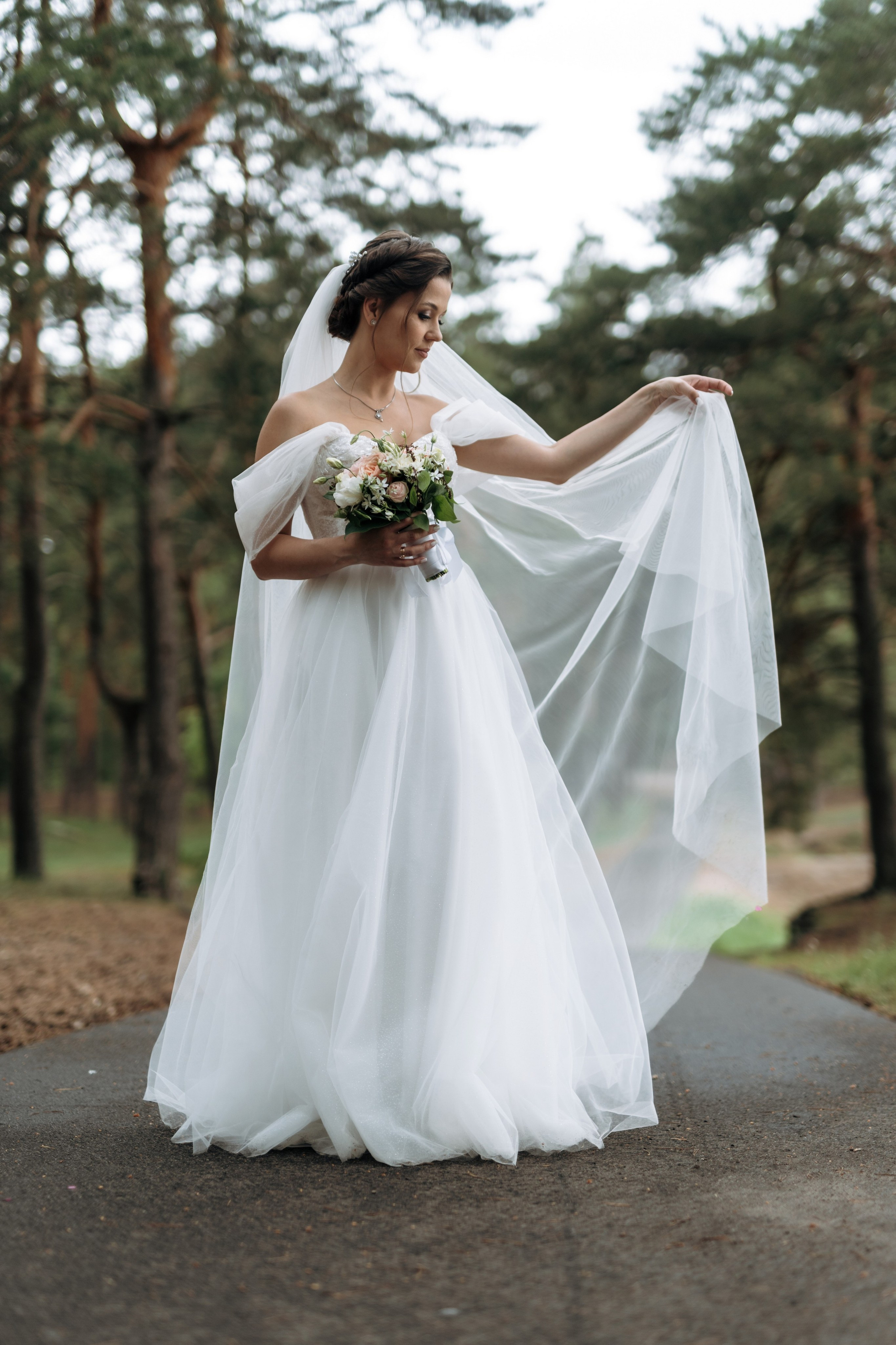 Свадебный день Яны и Максима, прогулка в лесу, Картинная галерея в Тамбове. Свадебный фотограф в Тамбове Павел Четвертков