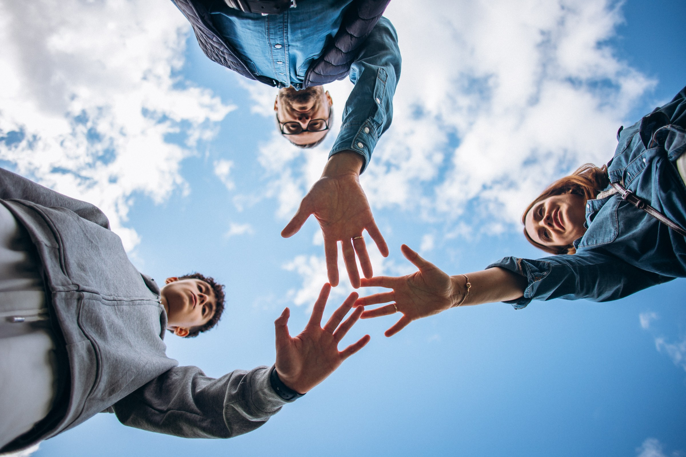 Анна с семьей в августе. Фотопрогулка в Петербурге. Индивидуальный и семейный фотограф в Санкт-Петербурге