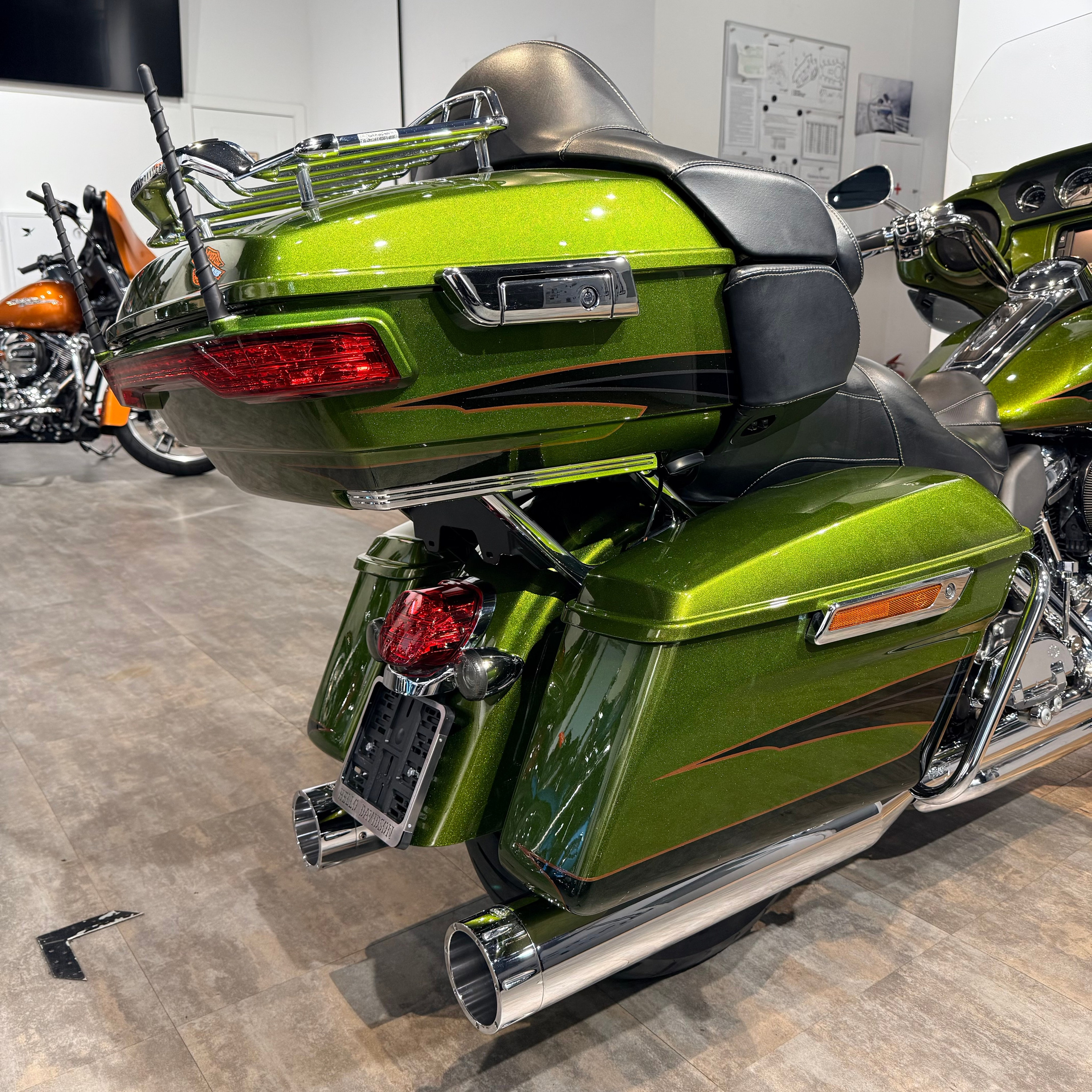 2017 CVO Electra Glide Spiked Olive Serpentine Green. Hello Davidson, Москва. Только хорошие мотоциклы…