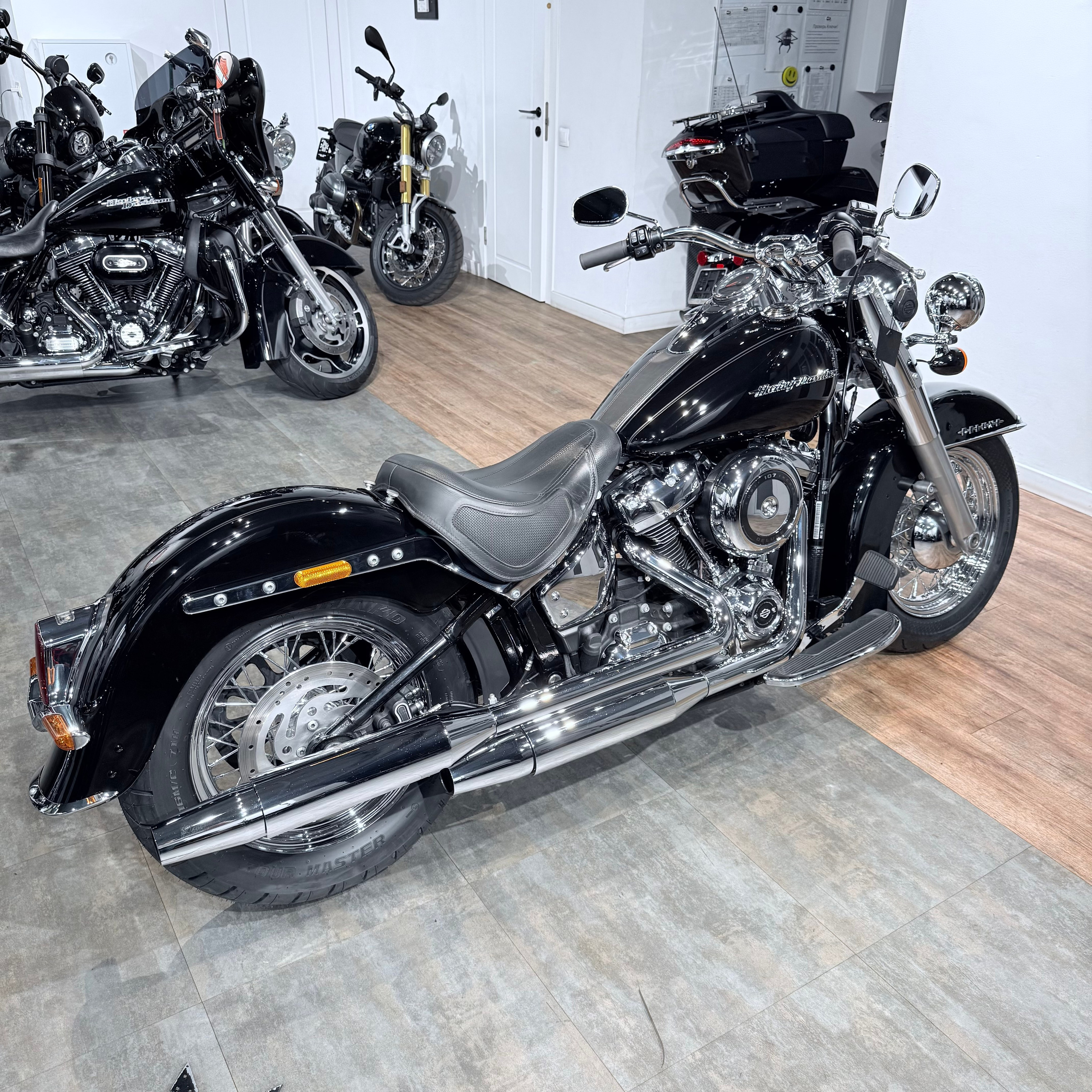 Купить Harley-Davidson 2018 Softail Deluхе 107 АВS (Softail/Dyna) — подробнее на сайте. Hello Davidson, Москва. Только хорошие мотоц