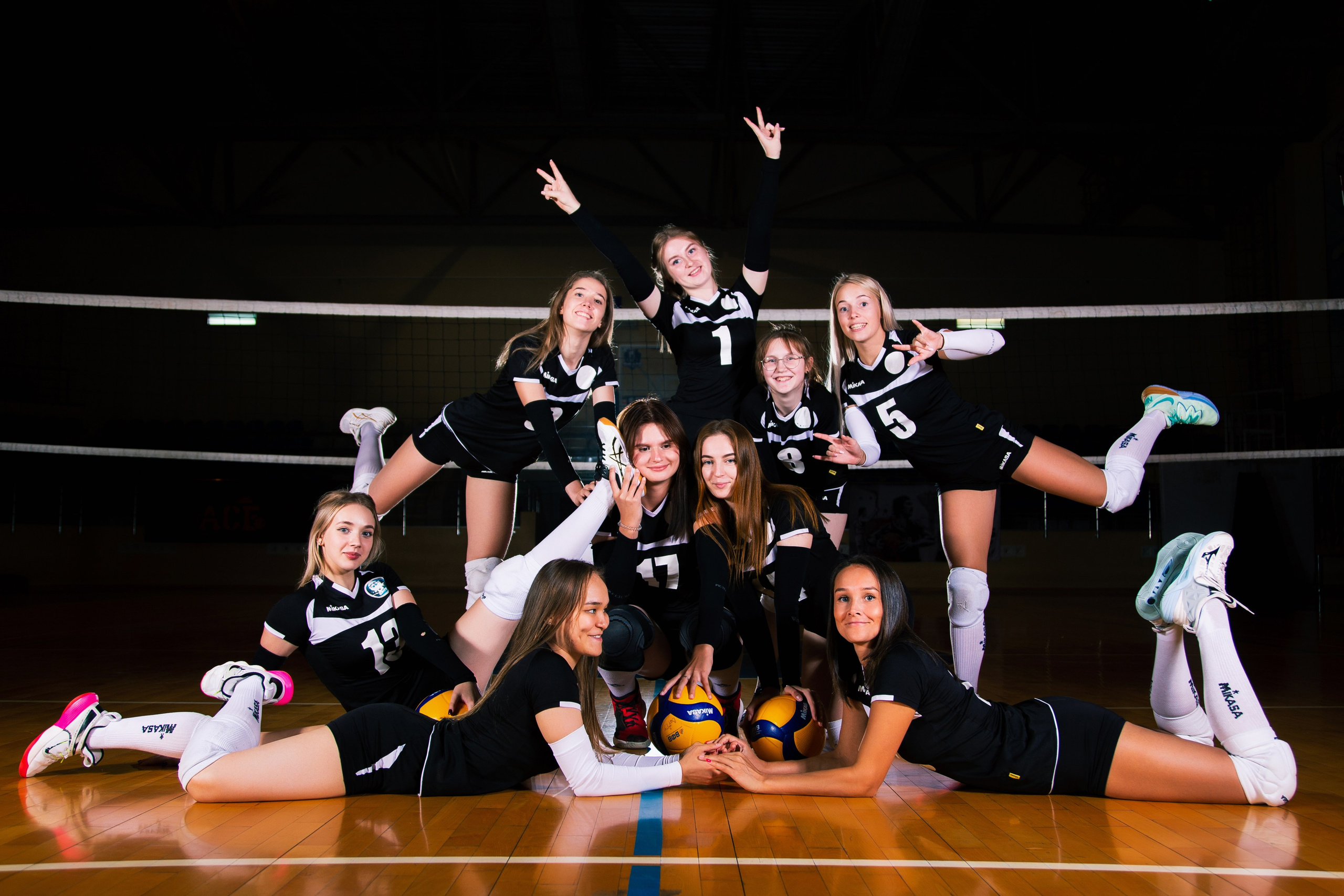 Сборная ВятГУ по волейболу. Паша Страхов — фотограф