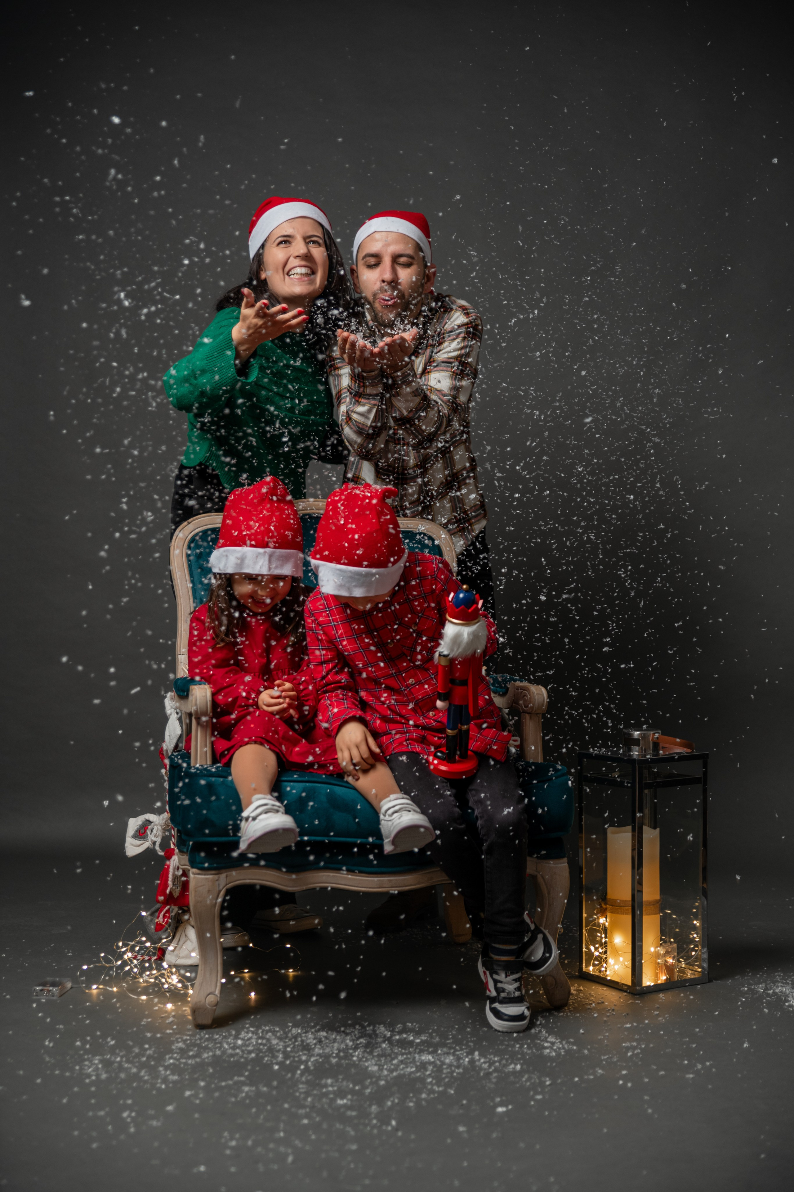 CATIA AND HER FAMILY. Anastasiia Antoniuk portrait, family and couple photographer, Portugal