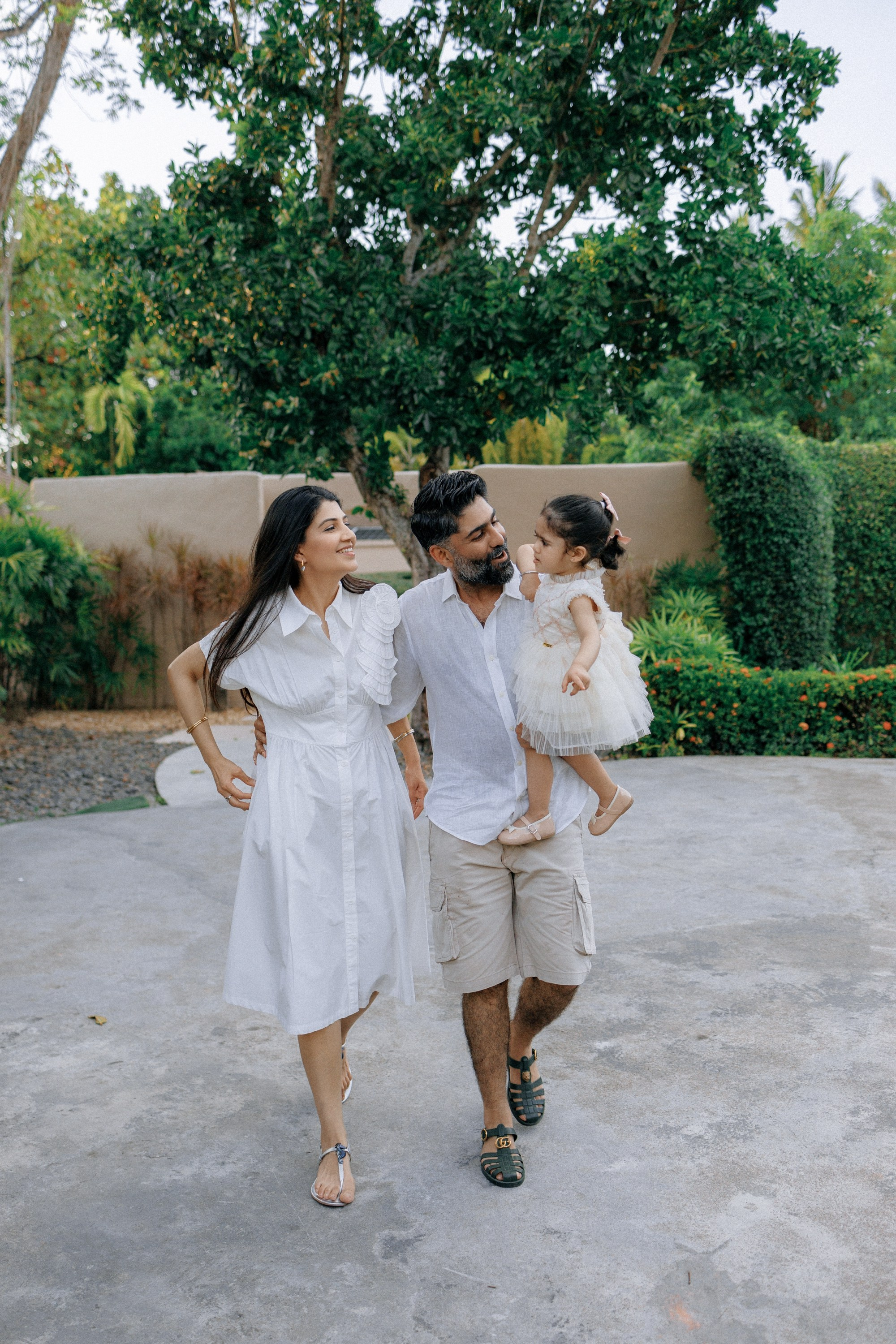 Family photoshoot in Phuket, Thailand. Fedor Lemeshko — Destination Wedding and Family Lifestyle photographer