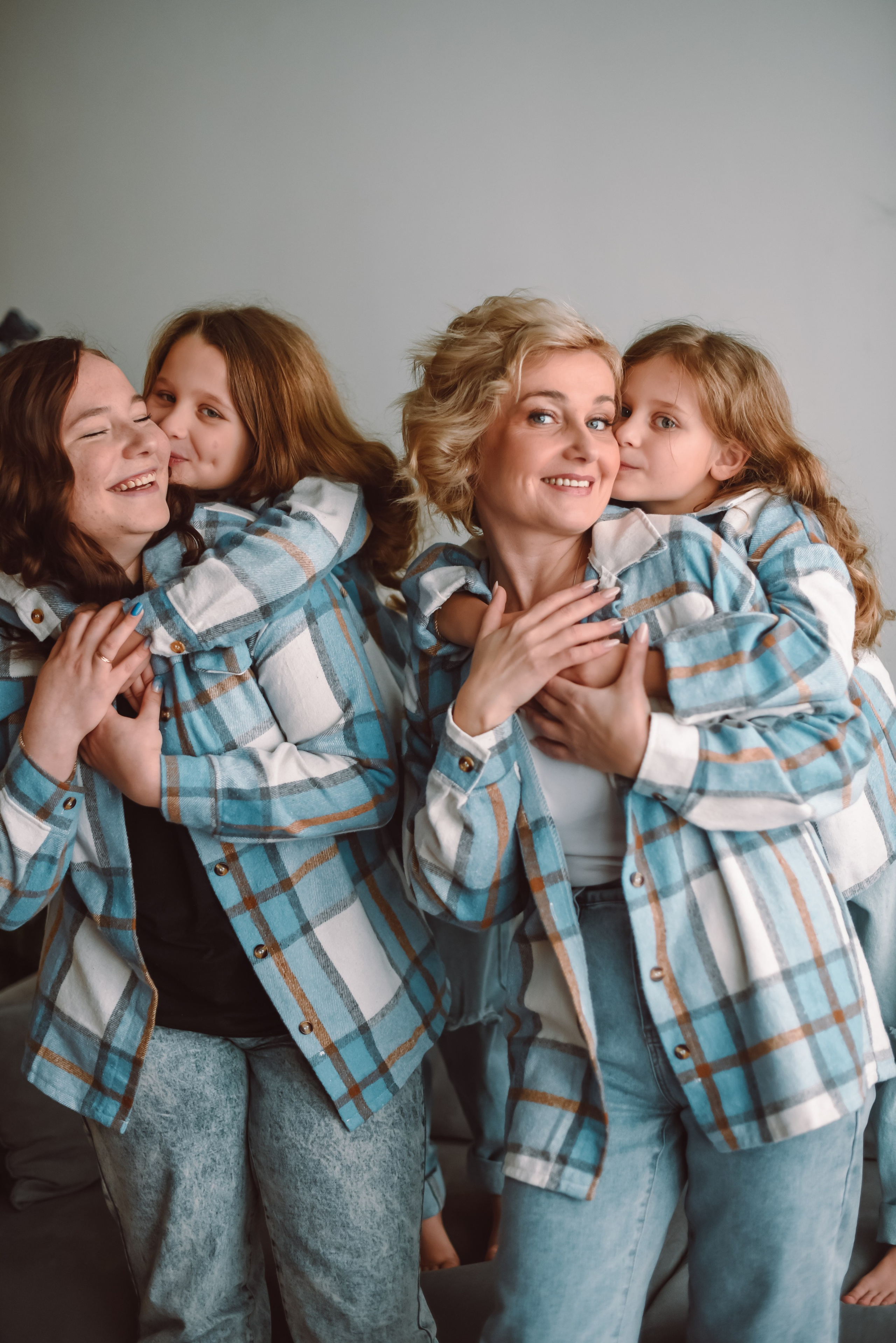 Мама с дочерьми. Семейный и детский фотограф во Фрязино, Ивантеевке и Щелково Матвеева