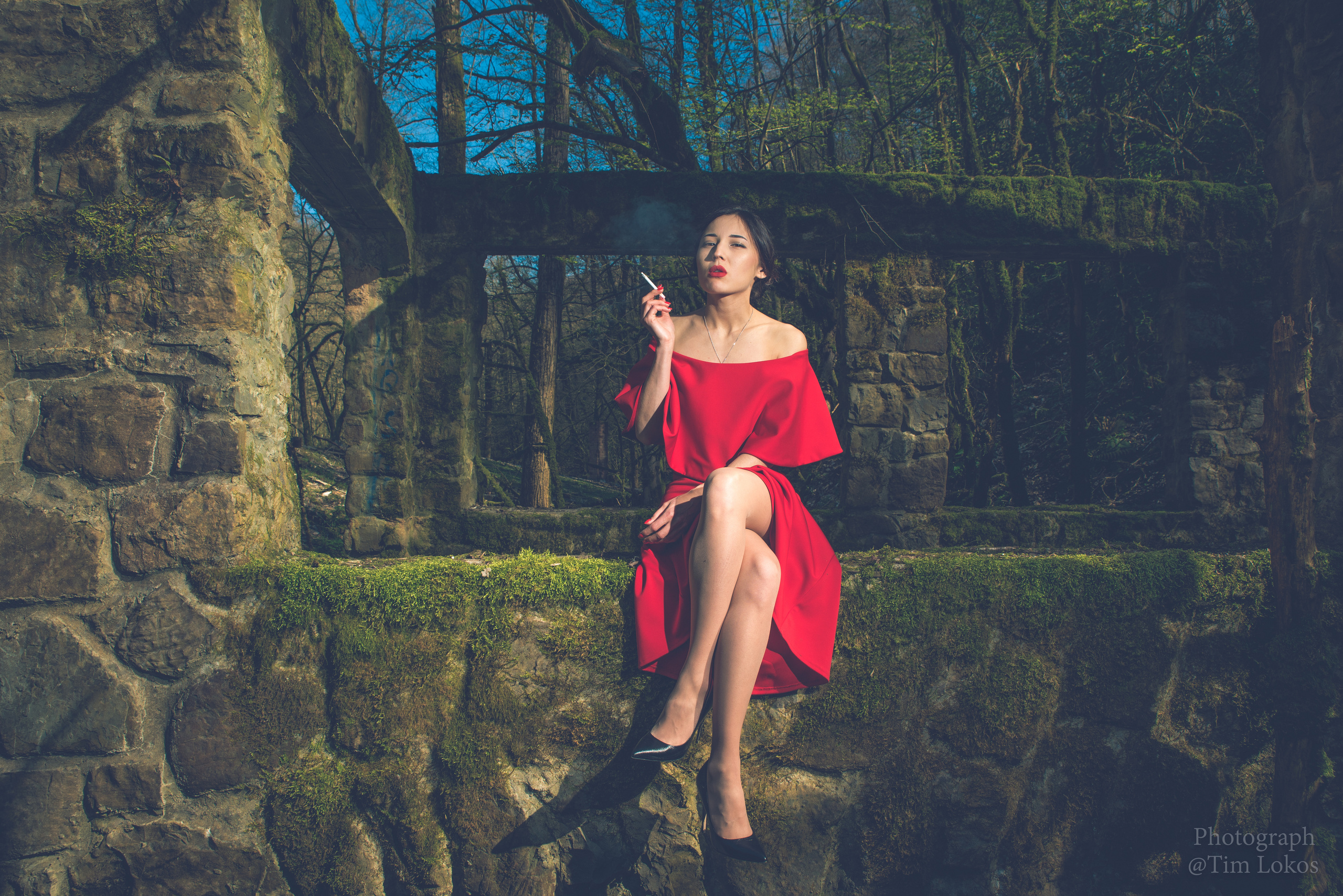 портрет курящей девушки, фотограф в Сочи