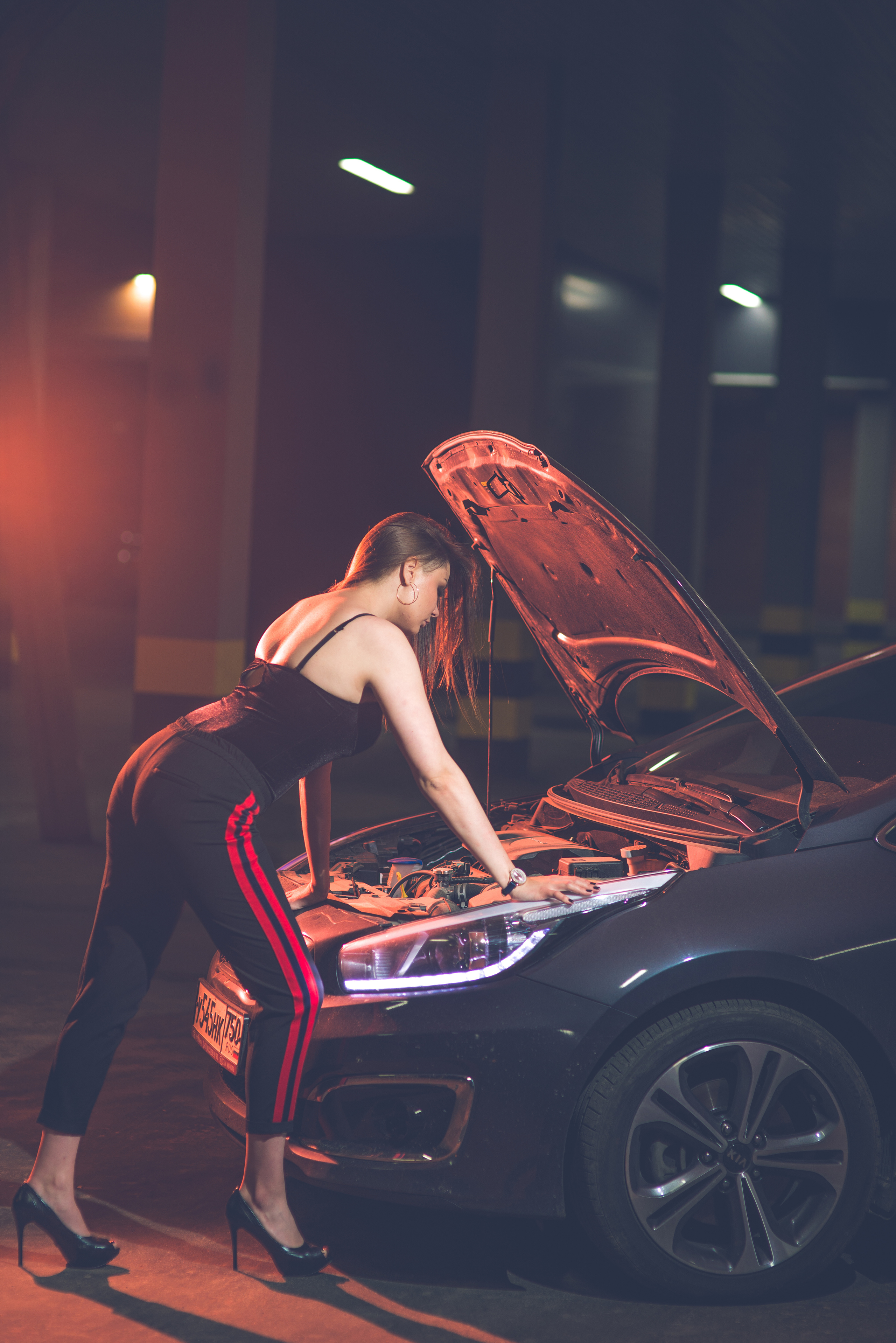 фотосессия рядом с автомобилем