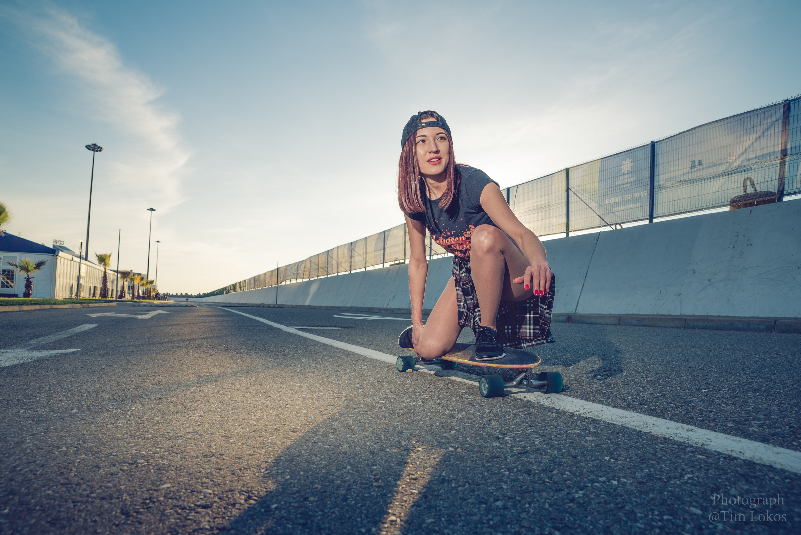 девушка на лонгборде