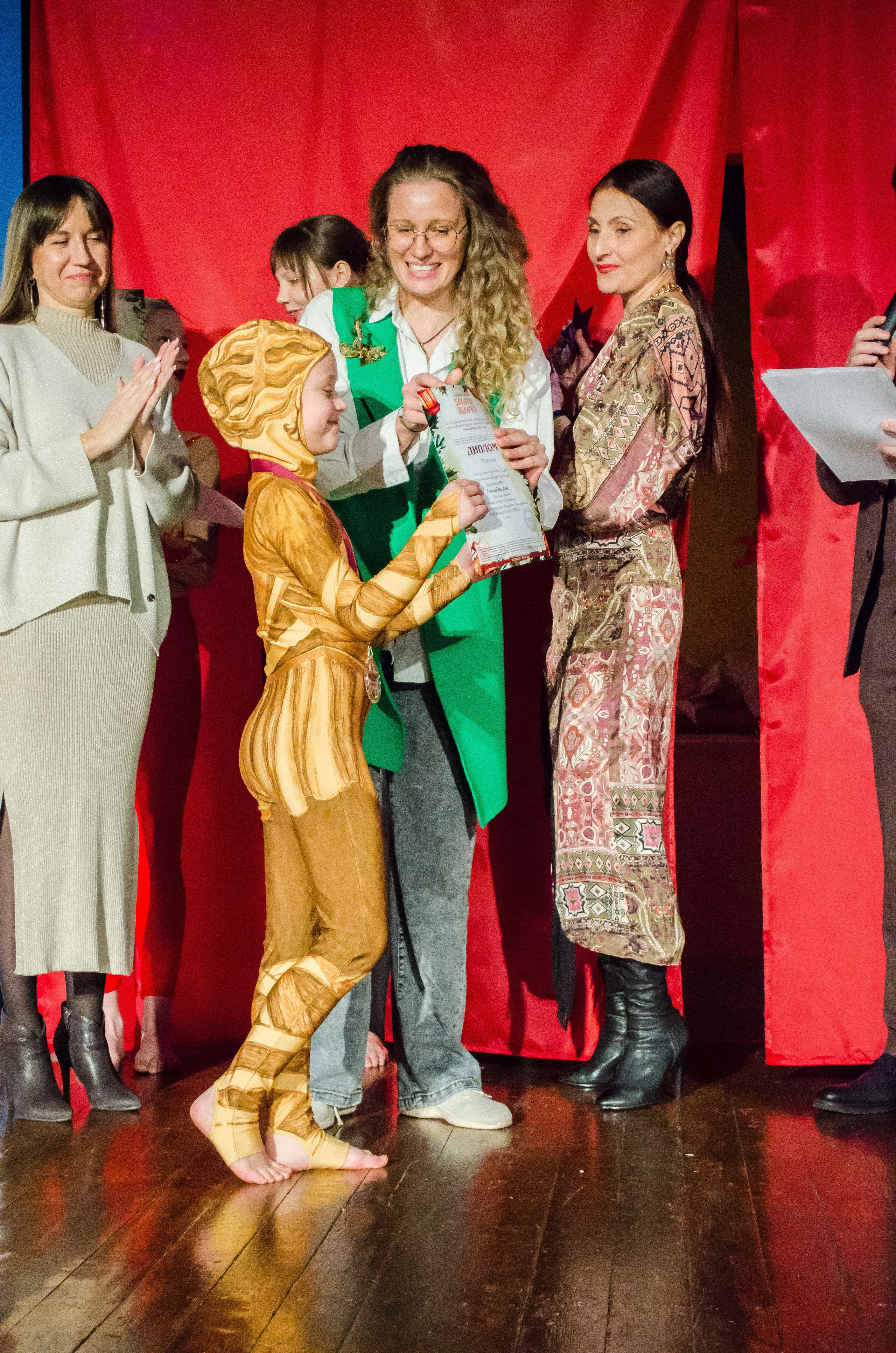 14 декабря, г. Омск. Золотое яблочко