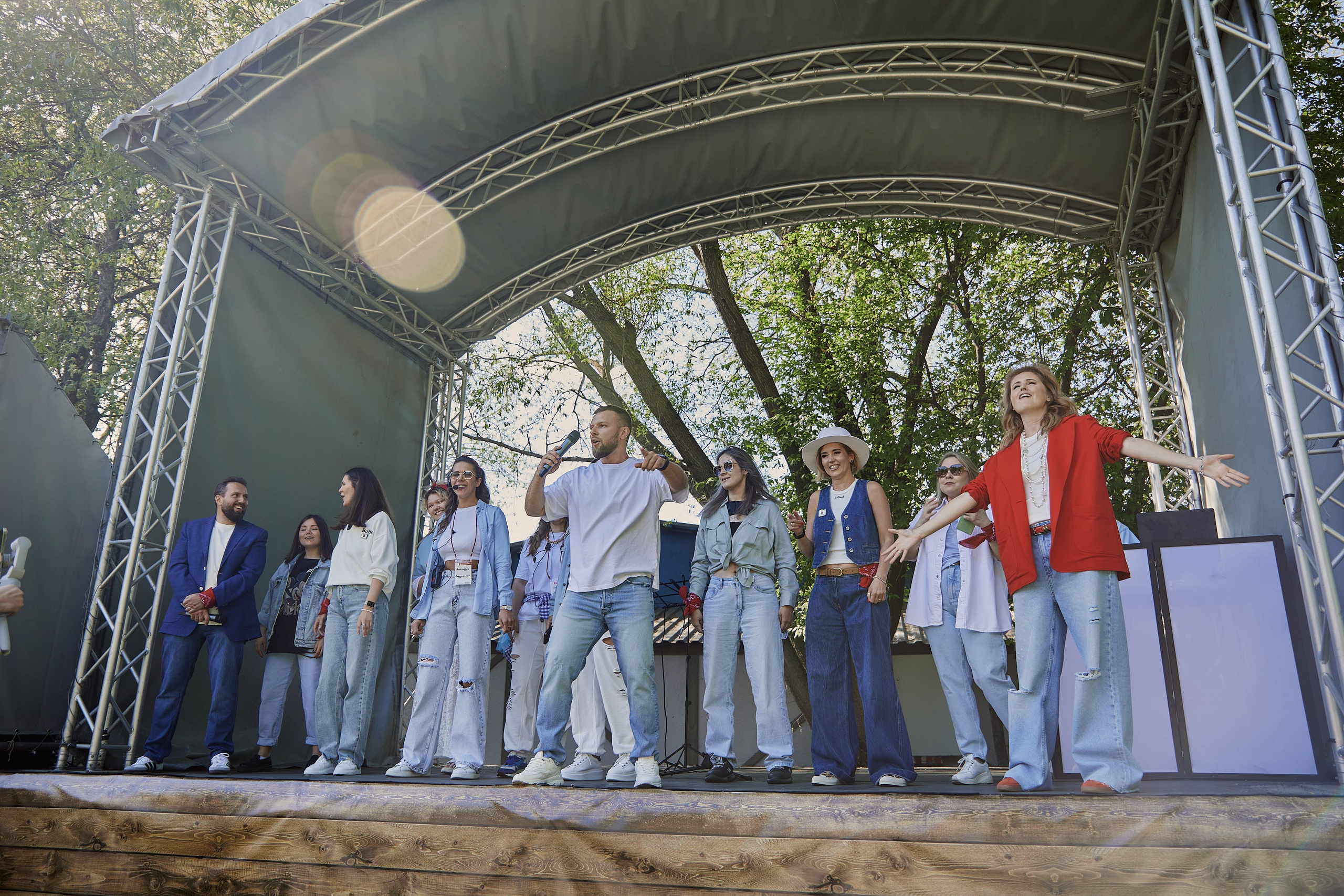 Выпускной Karneeva.online 2024. Репортажный и семейный фотограф Ухова Наталья в Москве