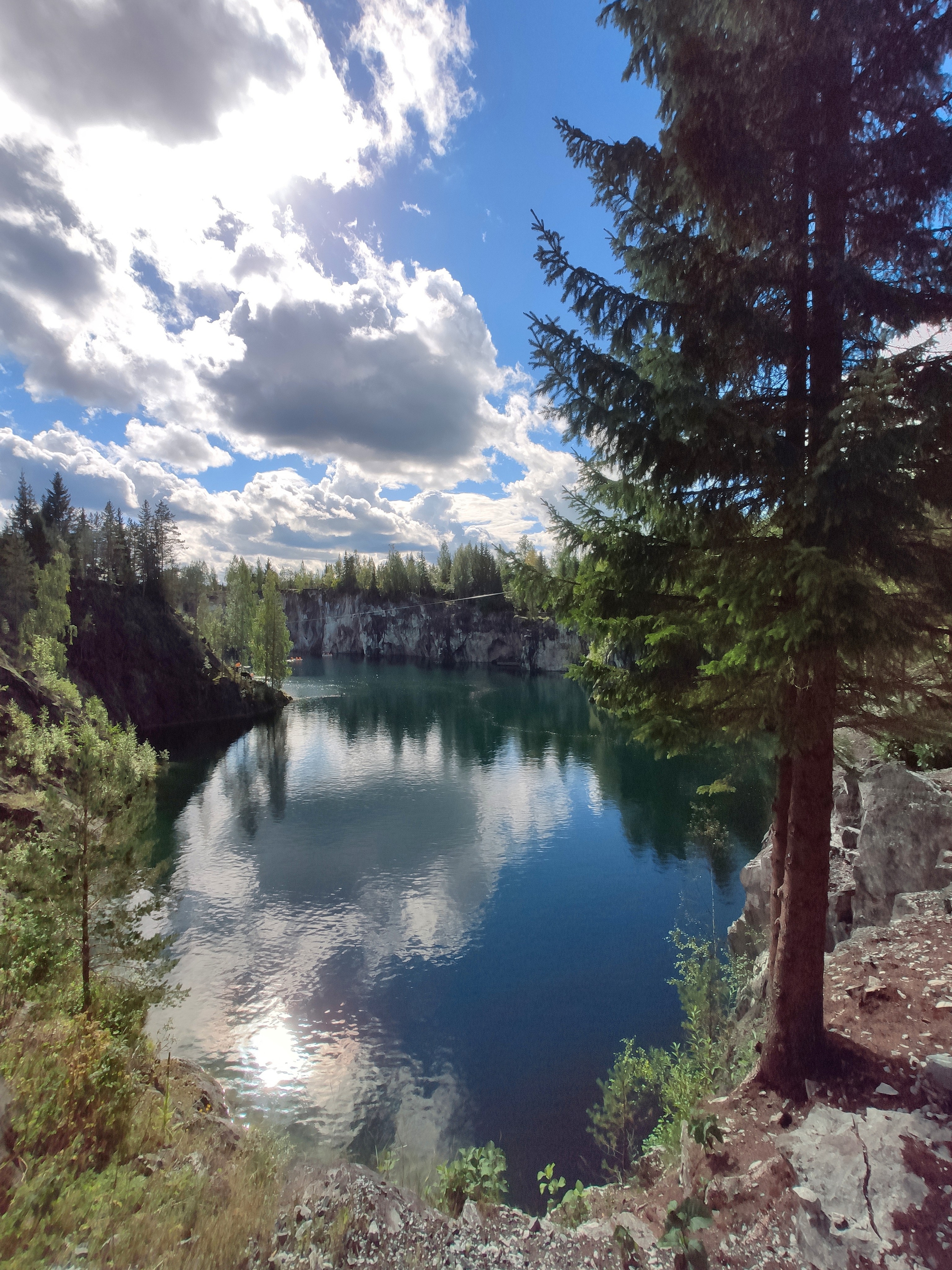 C XVIII в являлся одним из основных месторождений мрамора для строительства Санк-Петербурга