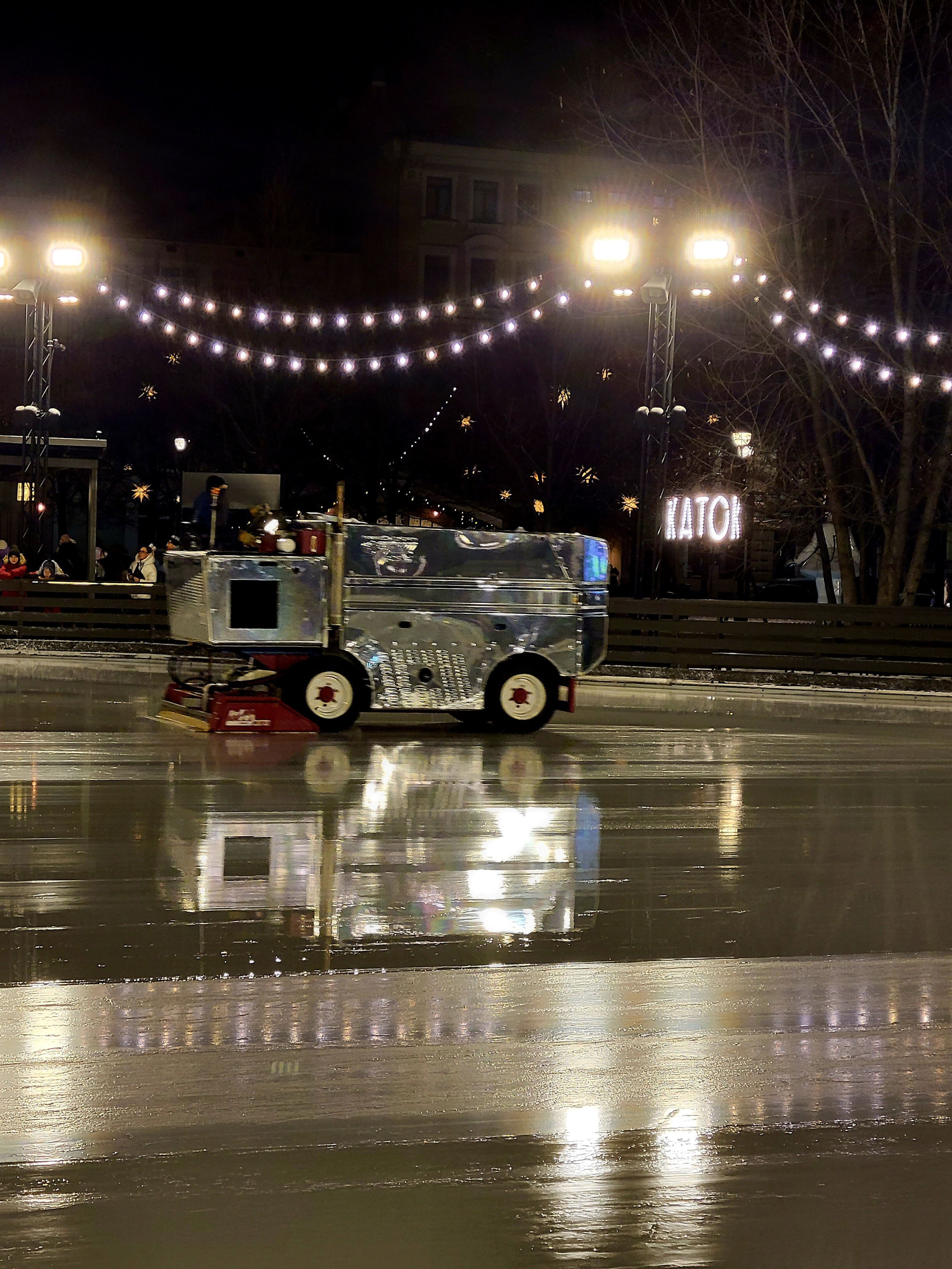 Каток переполнен (после заливки - полный каток)