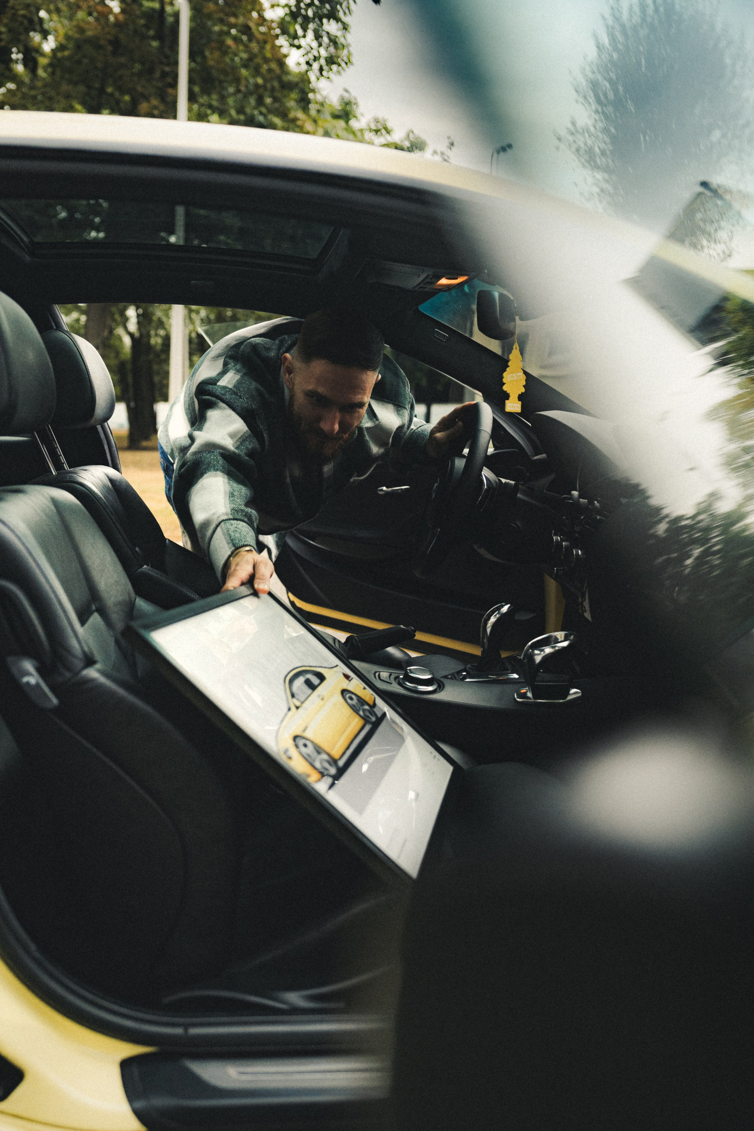 BMW 650i (Dakar Yellow). Фотограф Илья К. в Москве