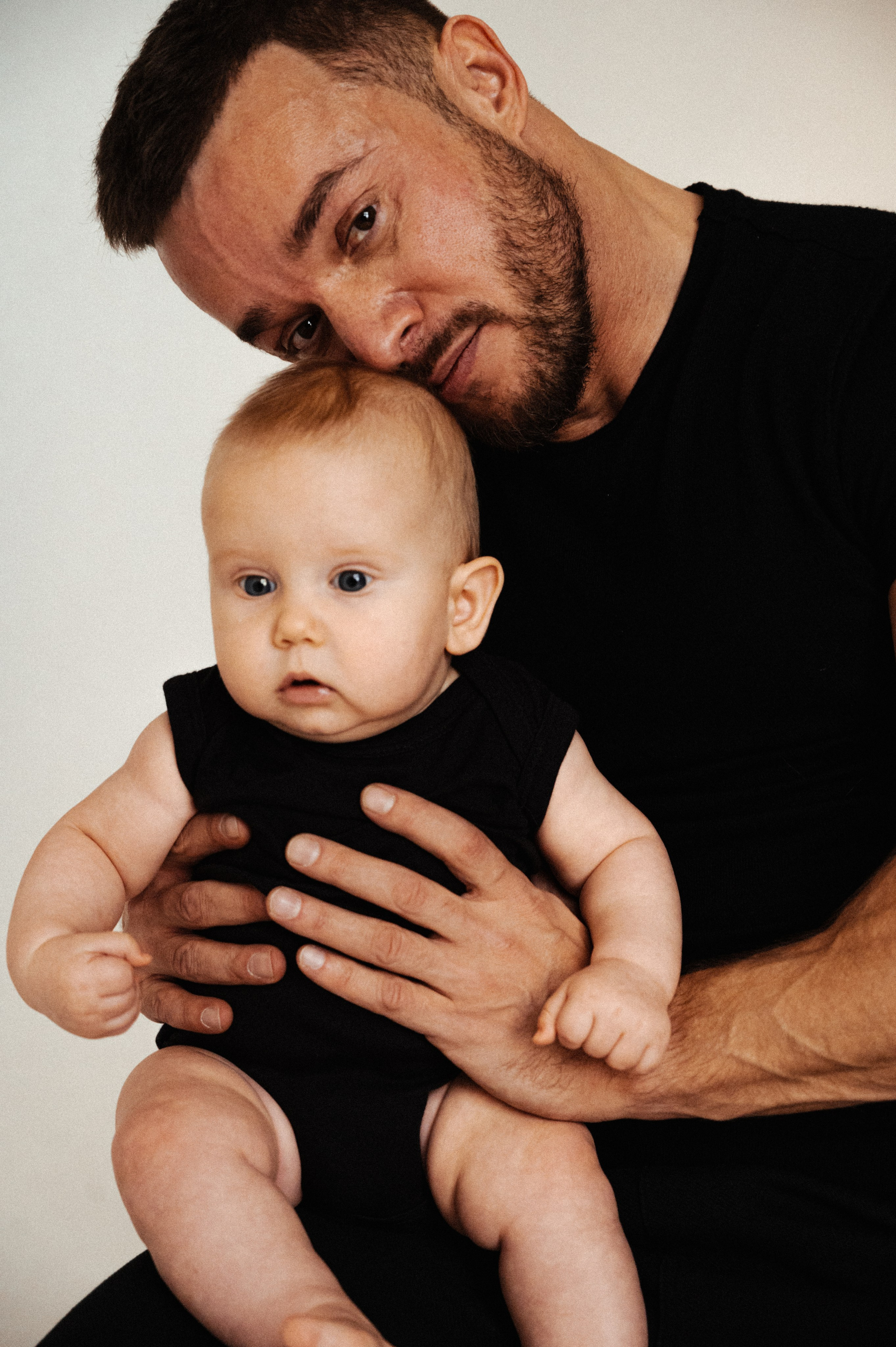 Константин. Профессиональный фотограф беременности в СПБ. Стильные фотосессии беременности в стиле минимализм и классическая фотография