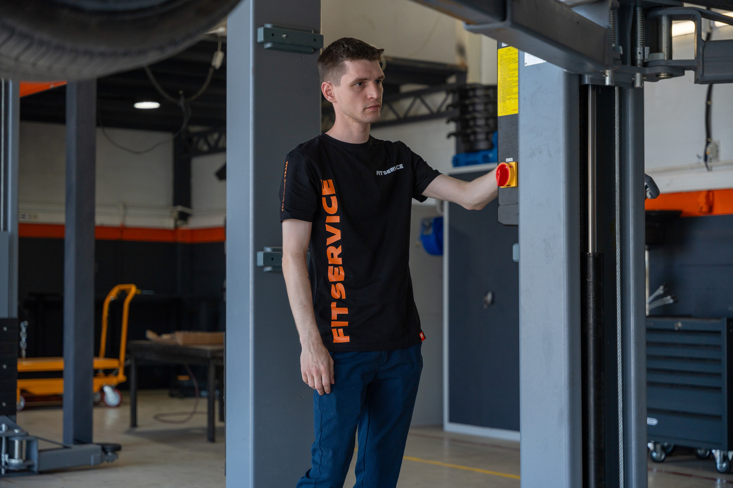 Интерьерная фотосъемка автосервиса Fit Service в Краснодаре — сеть СТО Профессиональная фотосъемка интерьера техцентра в Краснодаре. Шедевры для Вас! Фотограф и Видеограф в Краснодаре Пахиев Руслан