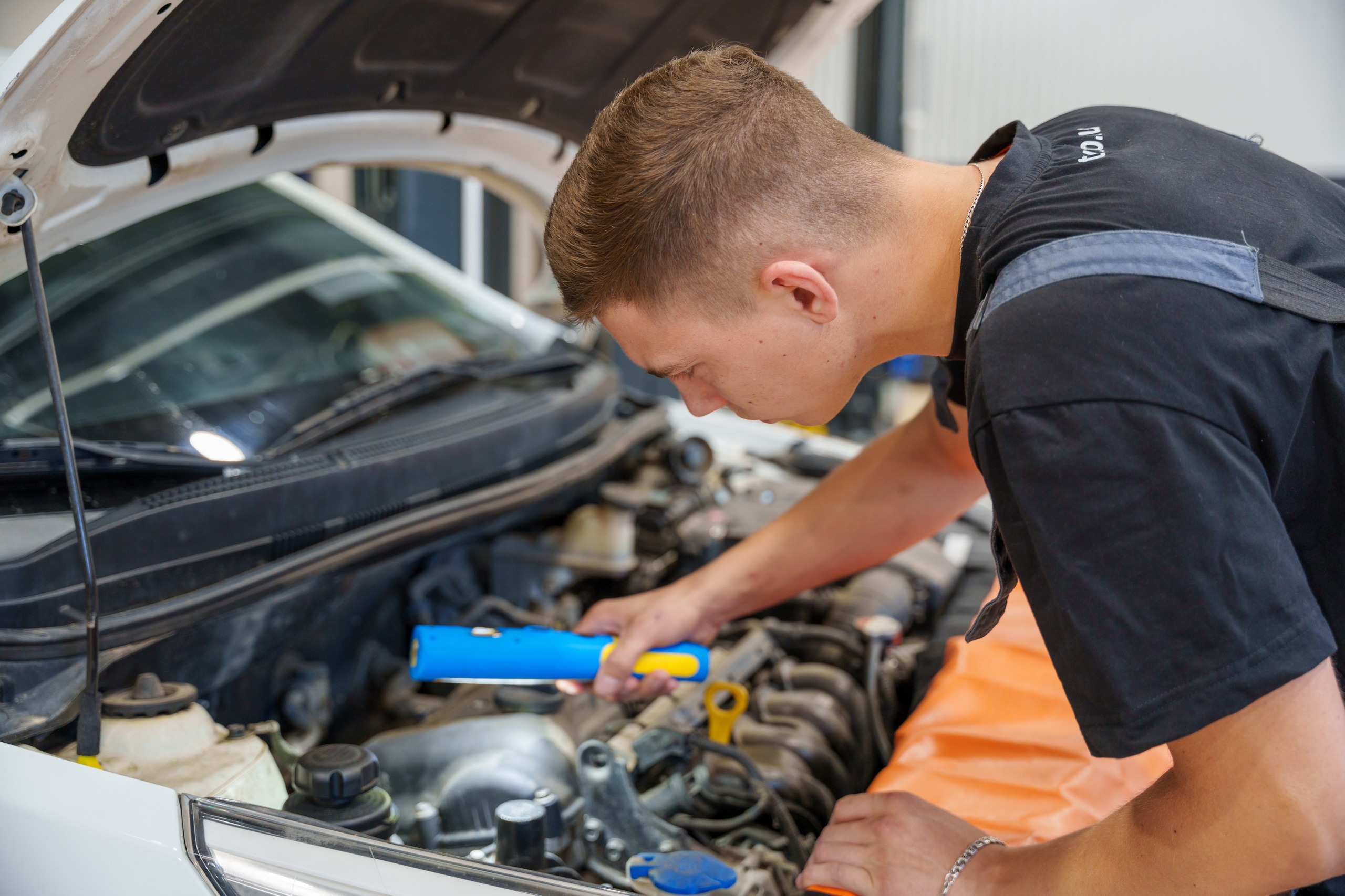 Интерьерная фотосъемка автосервиса Fit Service в Краснодаре — Профессиональная фотосъемка интерьера техцентра в Краснодаресеть СТО. Шедевры для Вас! Фотограф и Видеограф в Краснодаре Пахиев Руслан
