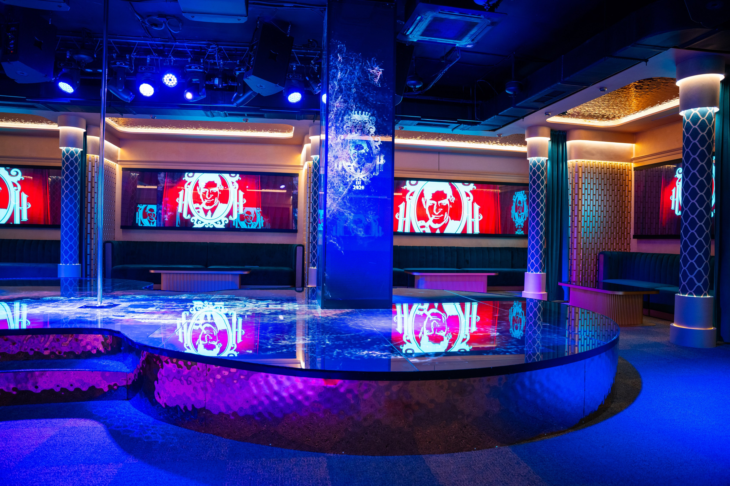 Фотосъемка интерьера стриптиз-клуба Hefner — элитный клуб Краснодара. Интерьерная фотосъемка клуба Hefner в Краснодаре — профессионально. Шедевры для Вас! Фотограф и Видеограф в Краснодаре Пахиев Руслан