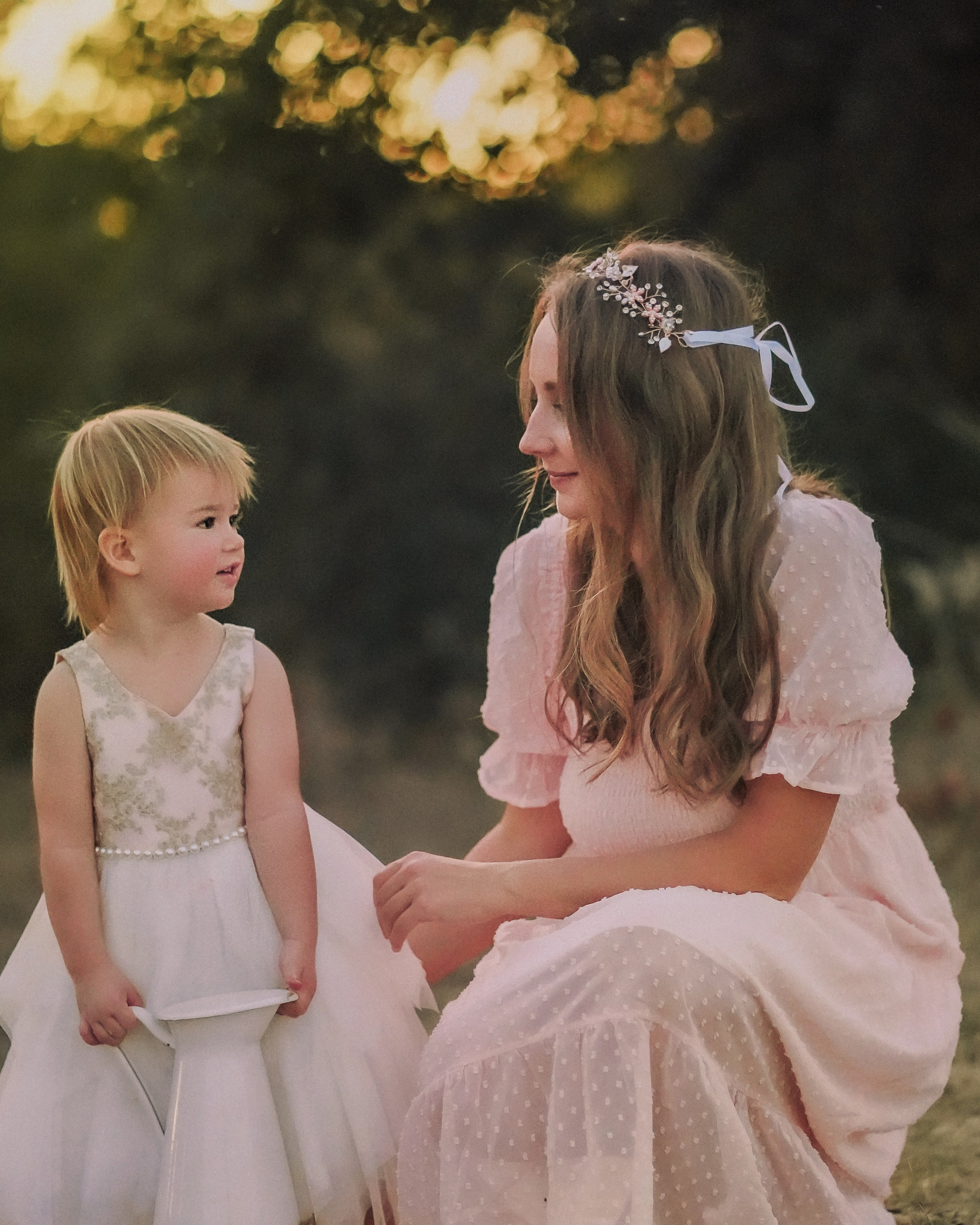 Family snuggles & smiles — cozy family photos