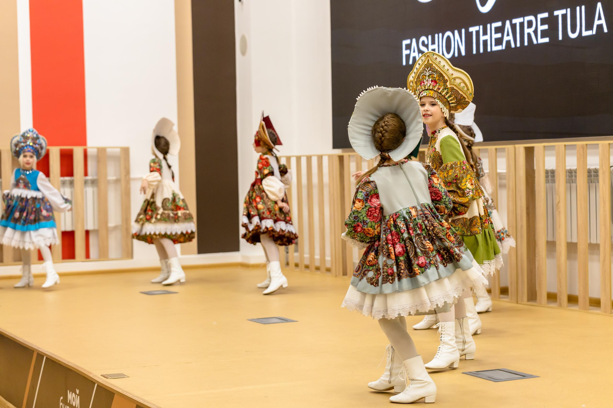 Репортаж 70-200 f2.8 Tamron g2. Показ театр моды «Стиль» («Style» город Тула). Фотограф в Туле Крупский АнДРей. Фотостудия «КАДР71» в Туле