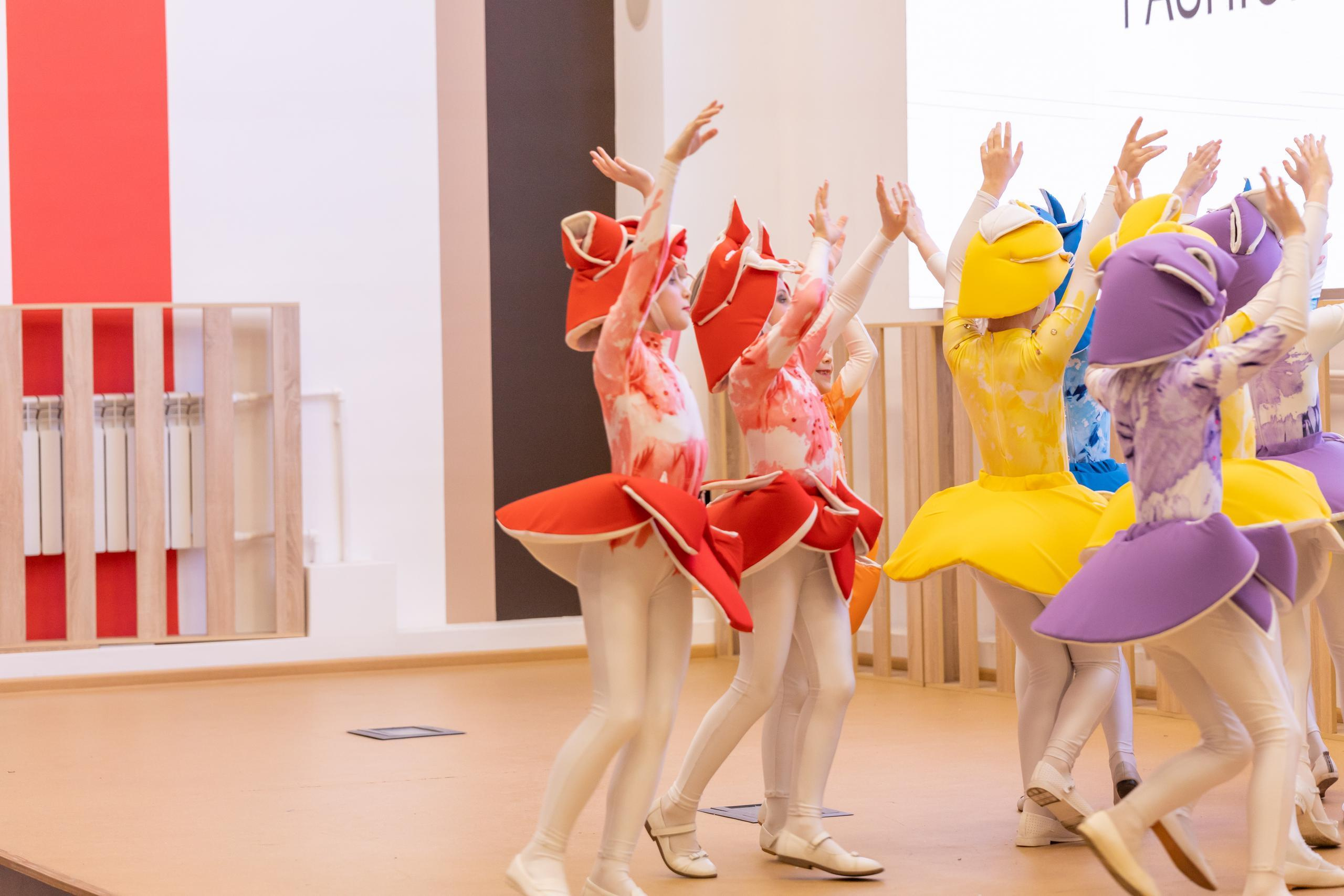 Репортаж 70-200 f2.8 Tamron g2. Показ театр моды «Стиль» («Style» город Тула). Фотограф в Туле Крупский АнДРей. Фотостудия «КАДР71» в Туле