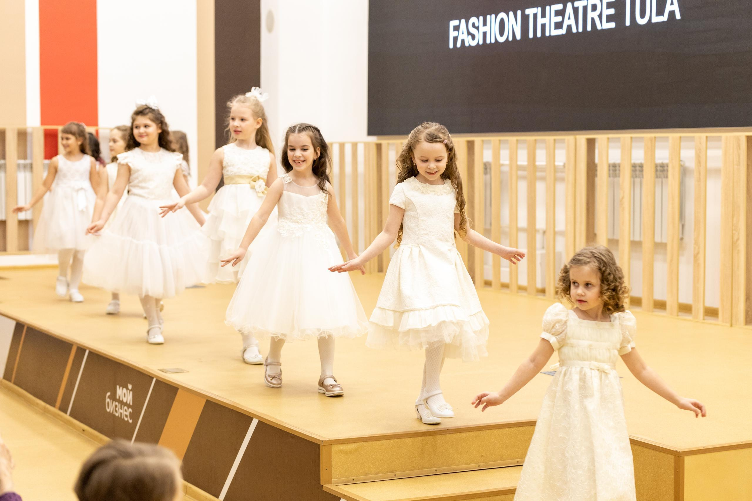 Репортаж 70-200 f2.8 Tamron g2. Показ театр моды «Стиль» («Style» город Тула). Фотограф в Туле Крупский АнДРей. Фотостудия «КАДР71» в Туле