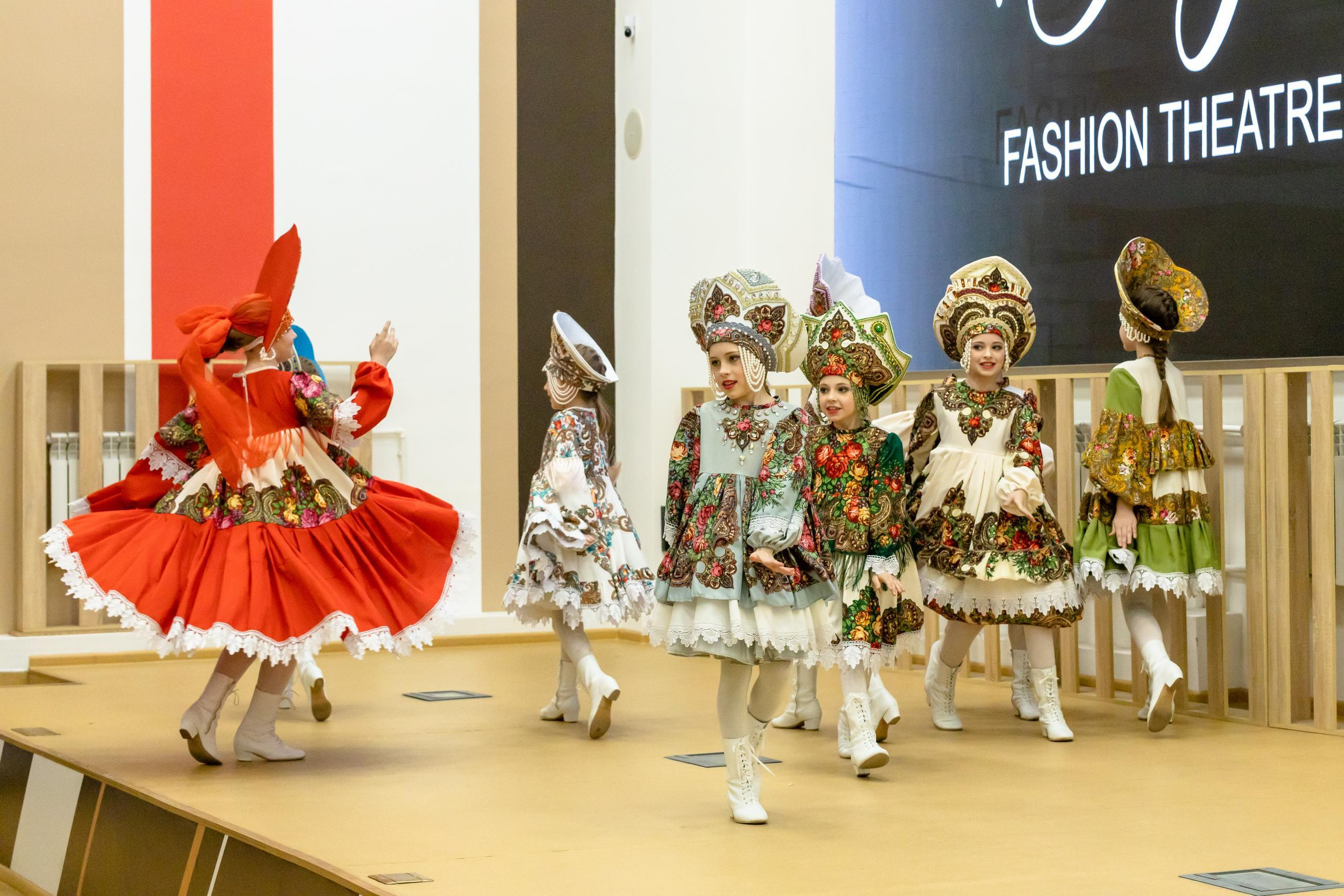 Репортаж 70-200 f2.8 Tamron g2. Показ театр моды «Стиль» («Style» город Тула). Фотограф в Туле Крупский АнДРей. Фотостудия «КАДР71» в Туле