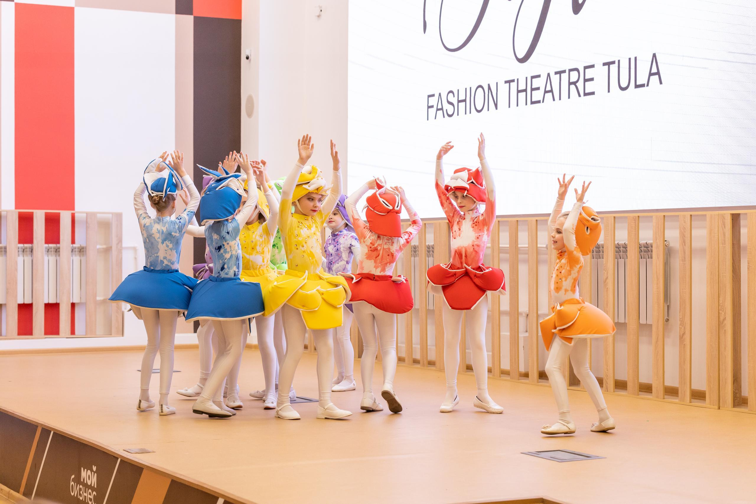 Репортаж 70-200 f2.8 Tamron g2. Показ театр моды «Стиль» («Style» город Тула). Фотограф в Туле Крупский АнДРей. Фотостудия «КАДР71» в Туле