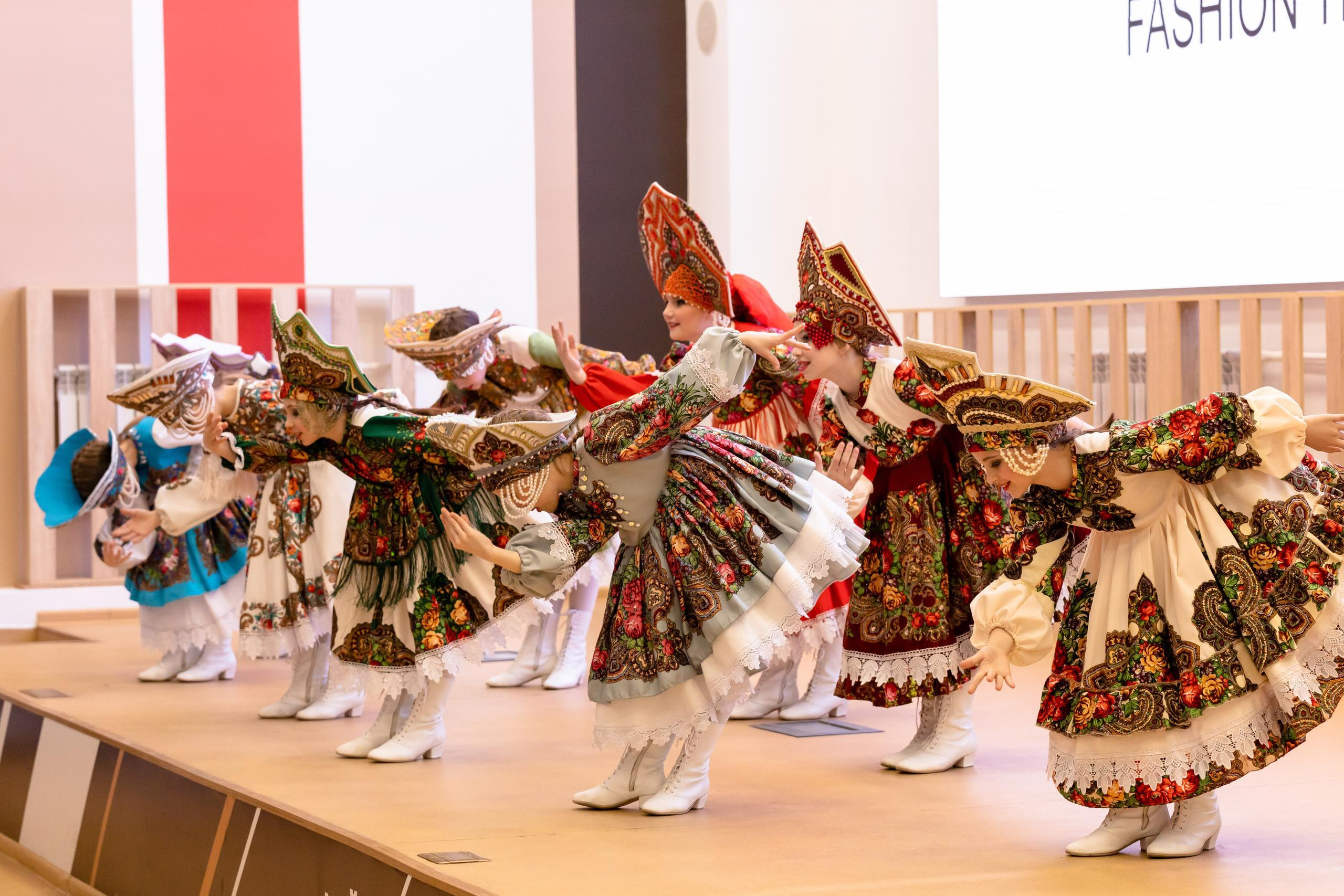 Репортаж 70-200 f2.8 Tamron g2. Показ театр моды «Стиль» («Style» город Тула). Фотограф в Туле Крупский АнДРей. Фотостудия «КАДР71» в Туле