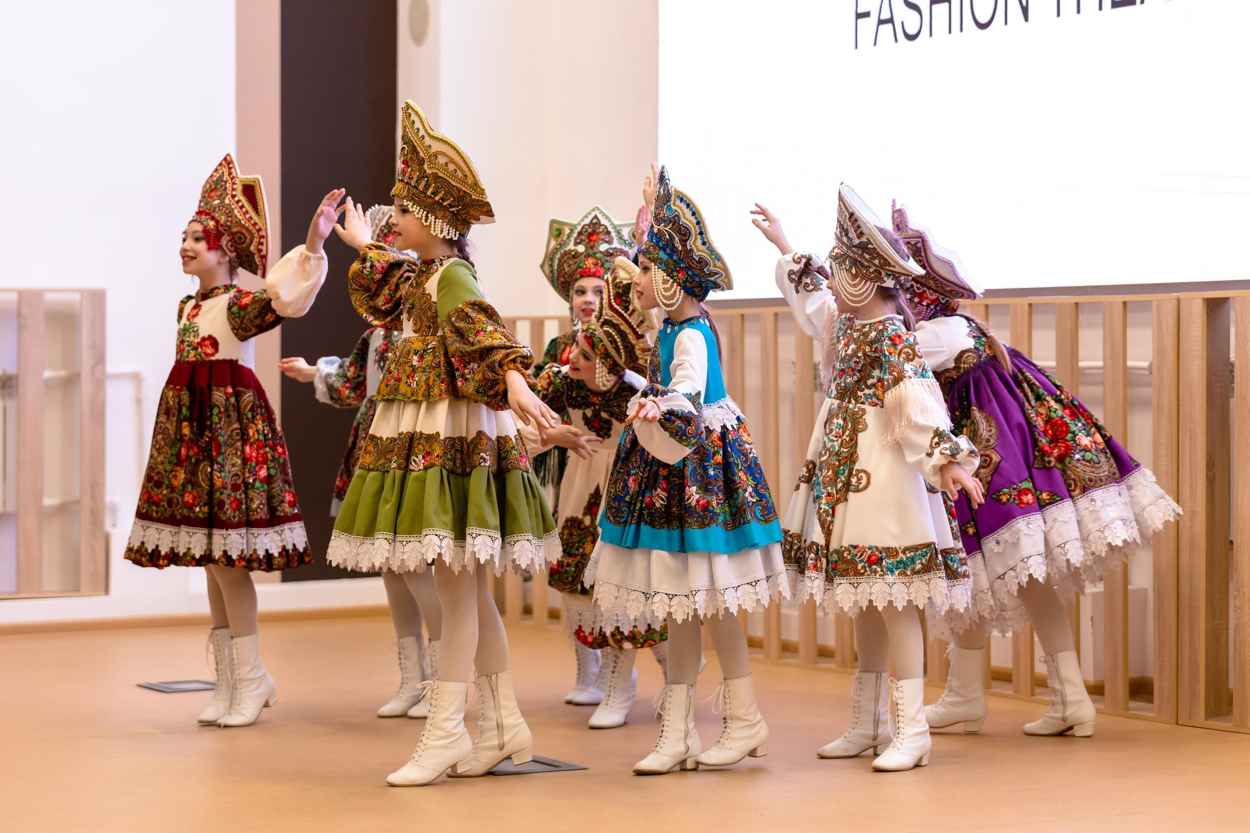 Репортаж 70-200 f2.8 Tamron g2. Показ театр моды «Стиль» («Style» город Тула). Фотограф в Туле Крупский АнДРей. Фотостудия «КАДР71» в Туле