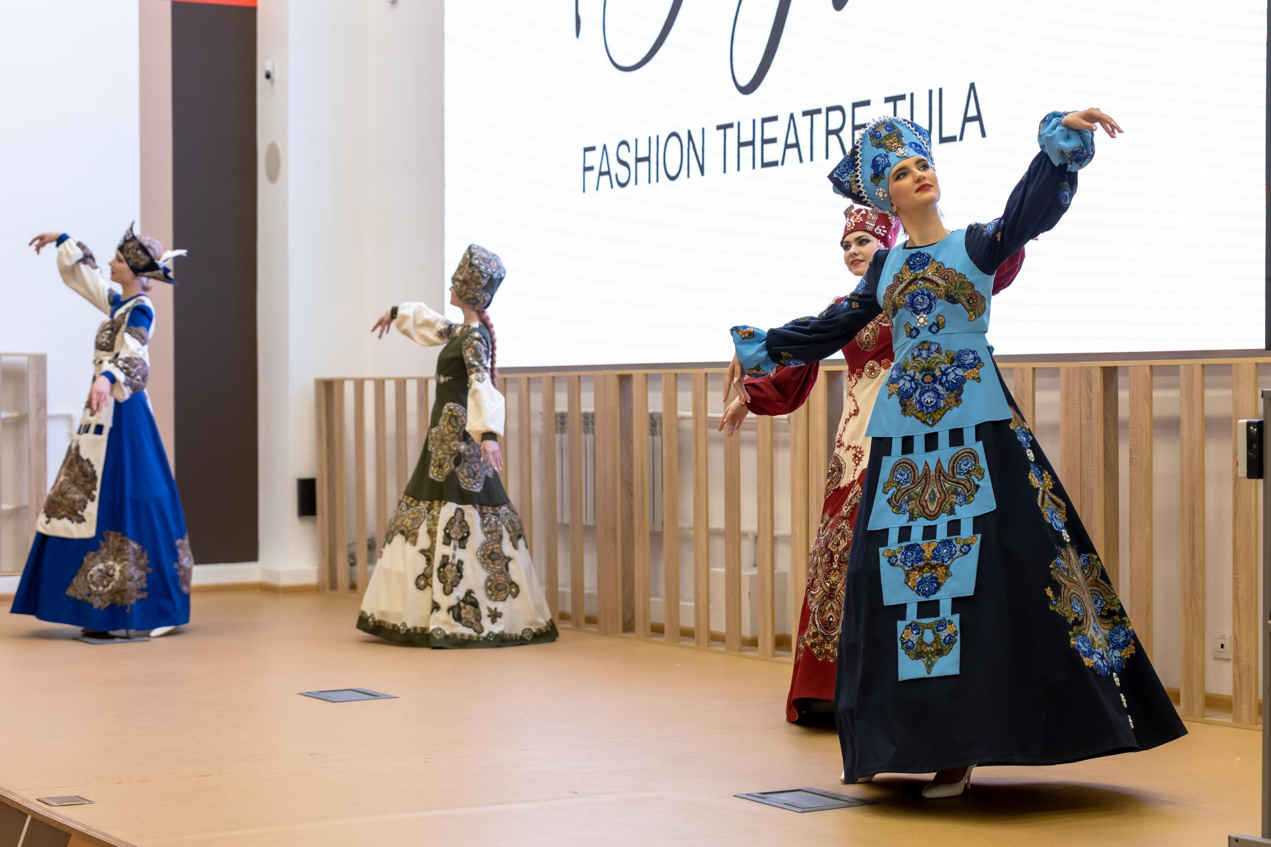 Репортаж 70-200 f2.8 Tamron g2. Показ театр моды «Стиль» («Style» город Тула). Фотограф в Туле Крупский АнДРей. Фотостудия «КАДР71» в Туле