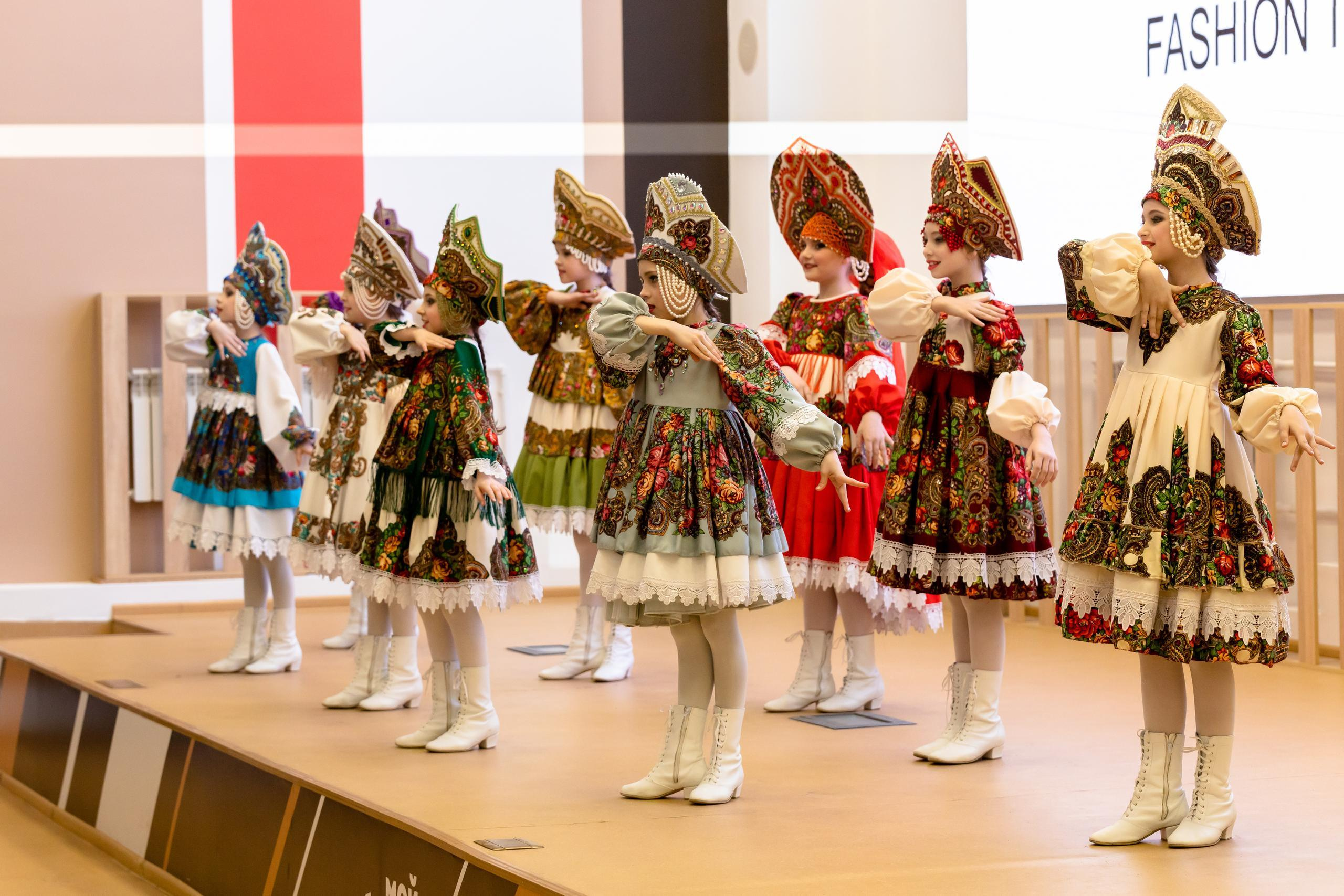 Репортаж 70-200 f2.8 Tamron g2. Показ театр моды «Стиль» («Style» город Тула). Фотограф в Туле Крупский АнДРей. Фотостудия «КАДР71» в Туле