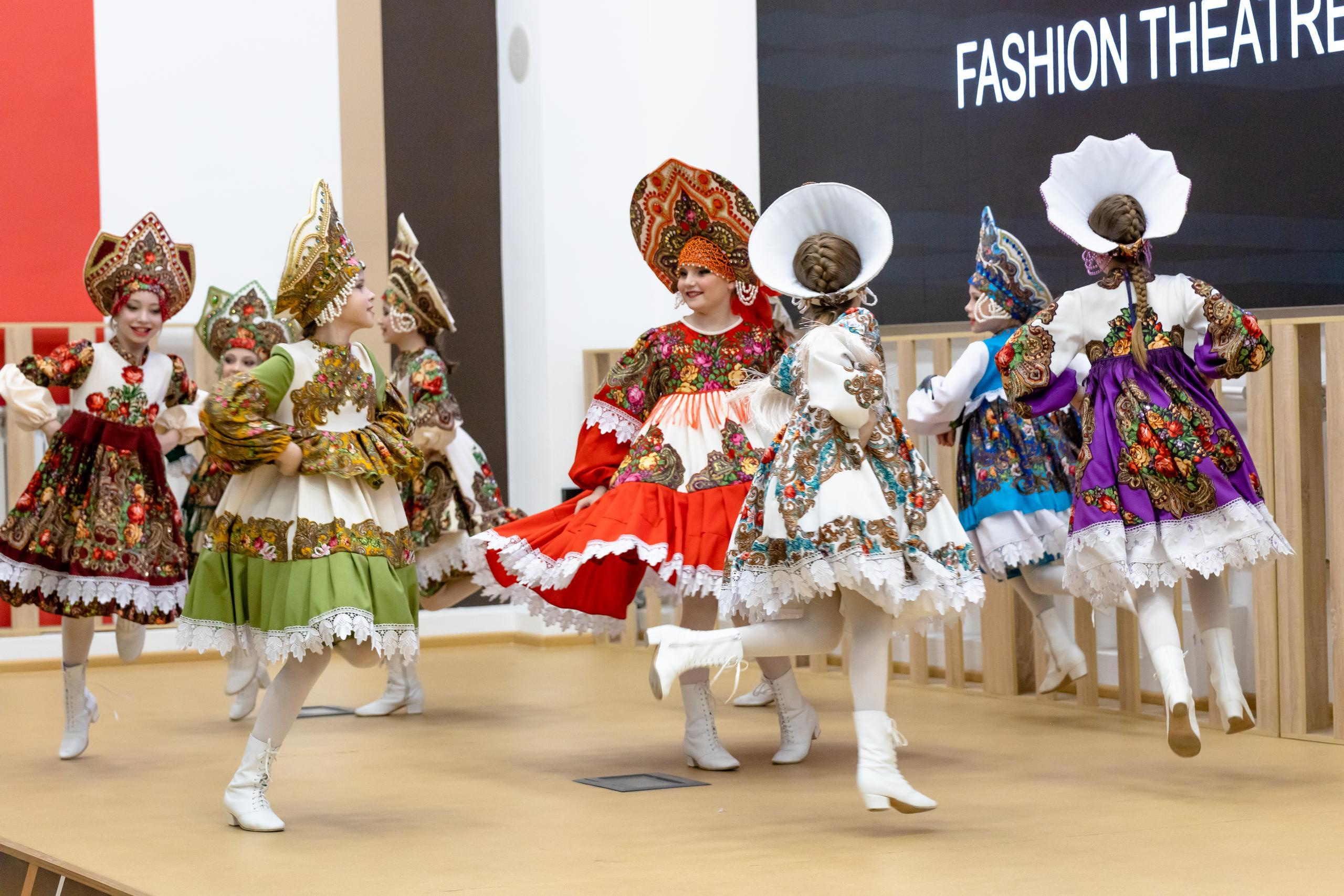 Репортаж 70-200 f2.8 Tamron g2. Показ театр моды «Стиль» («Style» город Тула). Фотограф в Туле Крупский АнДРей. Фотостудия «КАДР71» в Туле