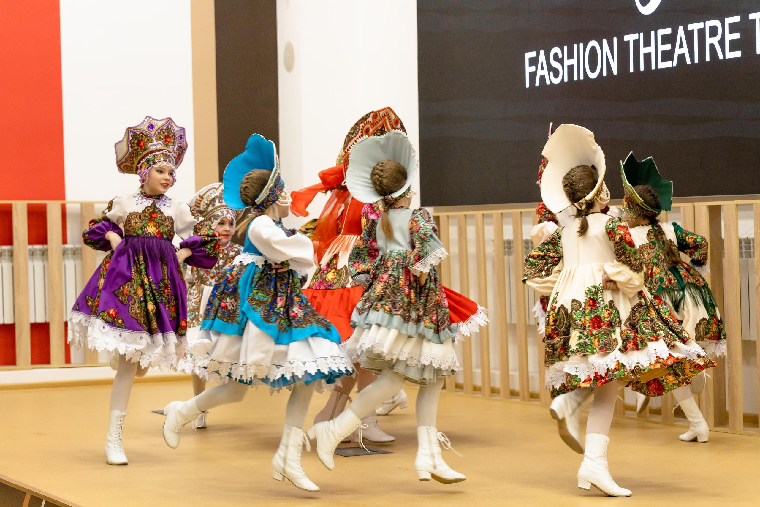 Репортаж 70-200 f2.8 Tamron g2. Показ театр моды «Стиль» («Style» город Тула). Фотограф в Туле Крупский АнДРей. Фотостудия «КАДР71» в Туле