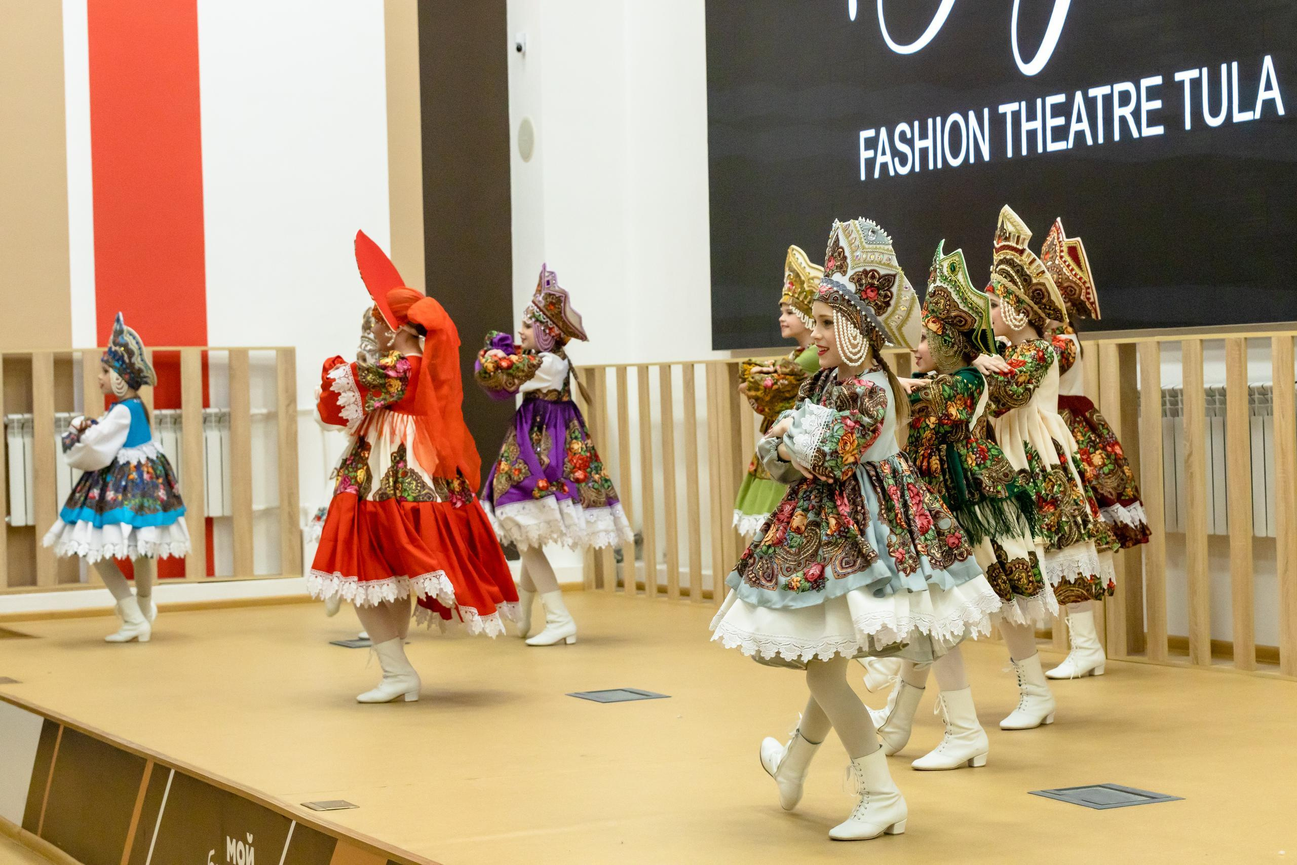 Репортаж 70-200 f2.8 Tamron g2. Показ театр моды «Стиль» («Style» город Тула). Фотограф в Туле Крупский АнДРей. Фотостудия «КАДР71» в Туле