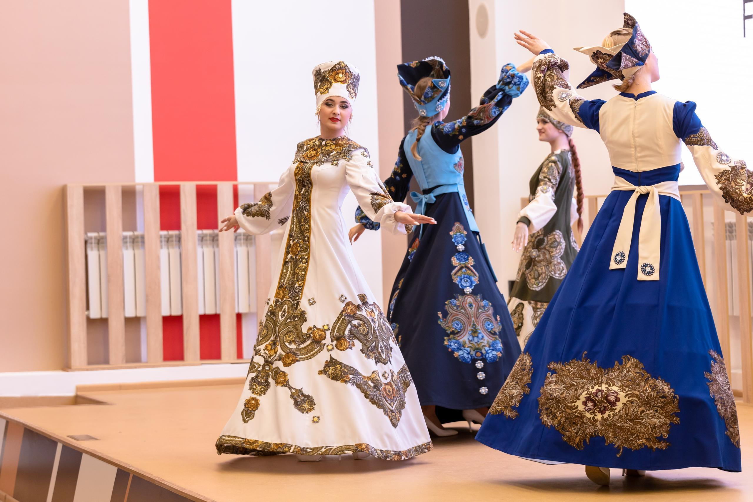 Репортаж 70-200 f2.8 Tamron g2. Показ театр моды «Стиль» («Style» город Тула). Фотограф в Туле Крупский АнДРей. Фотостудия «КАДР71» в Туле