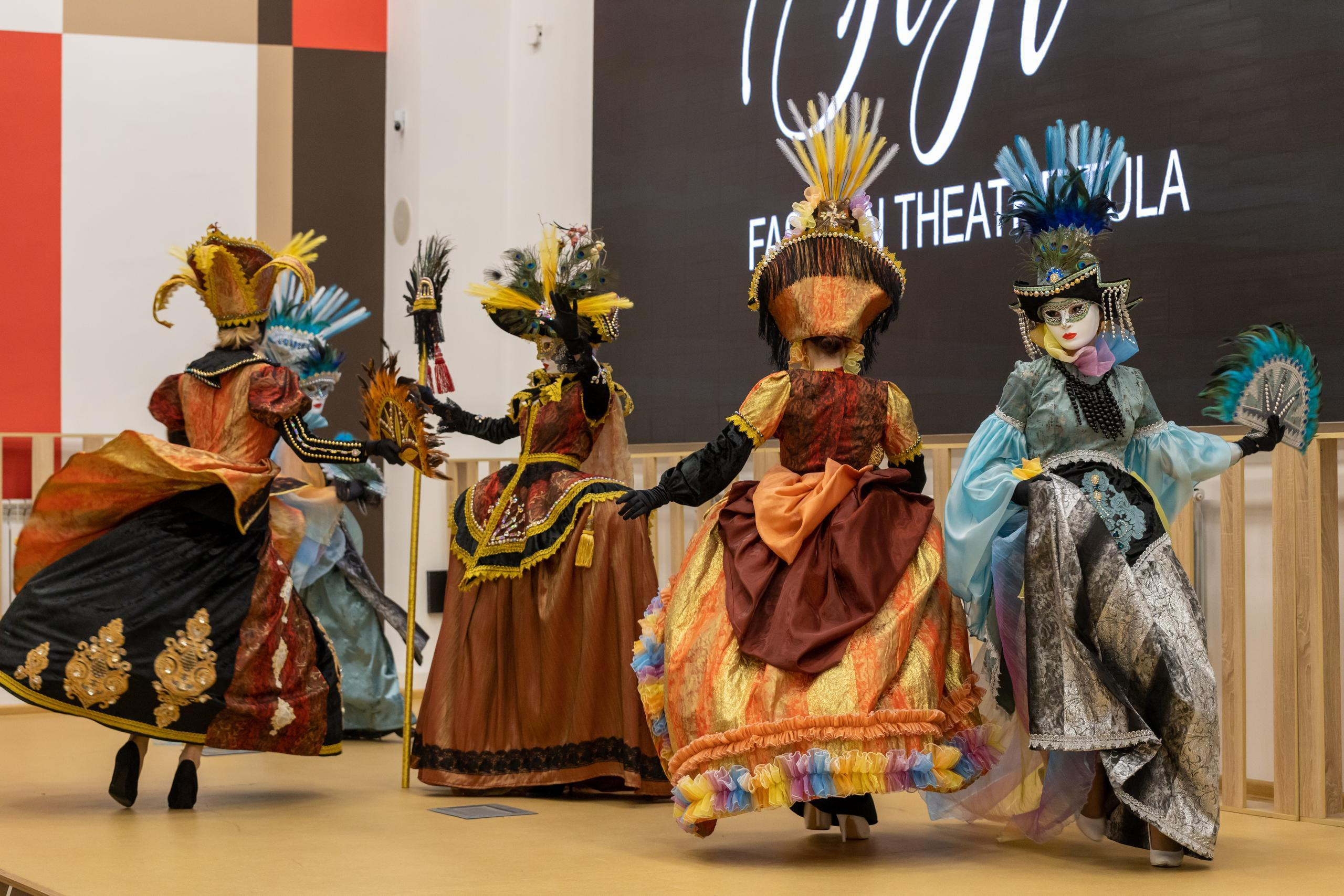 Репортаж 70-200 f2.8 Tamron g2. Показ театр моды «Стиль» («Style» город Тула). Фотограф в Туле Крупский АнДРей. Фотостудия «КАДР71» в Туле