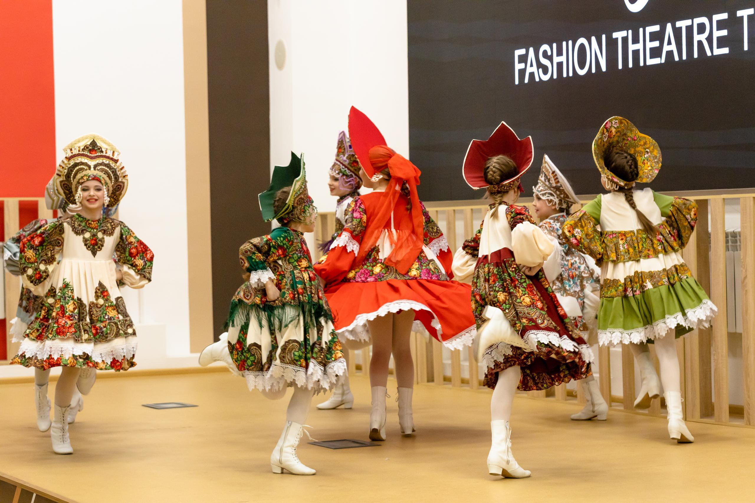 Репортаж 70-200 f2.8 Tamron g2. Показ театр моды «Стиль» («Style» город Тула). Фотограф в Туле Крупский АнДРей. Фотостудия «КАДР71» в Туле