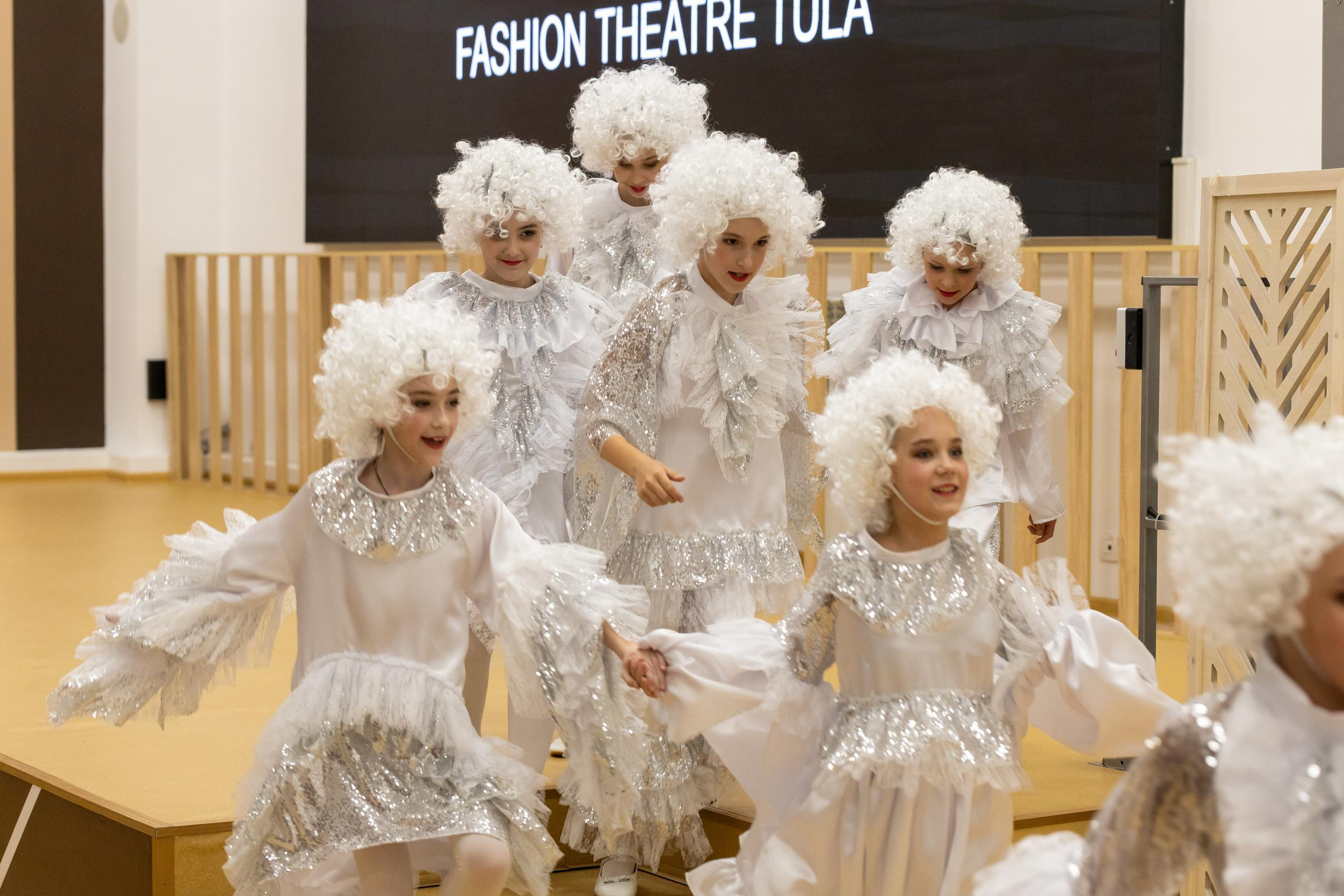 Репортаж 70-200 f2.8 Tamron g2. Показ театр моды «Стиль» («Style» город Тула). Фотограф в Туле Крупский АнДРей. Фотостудия «КАДР71» в Туле