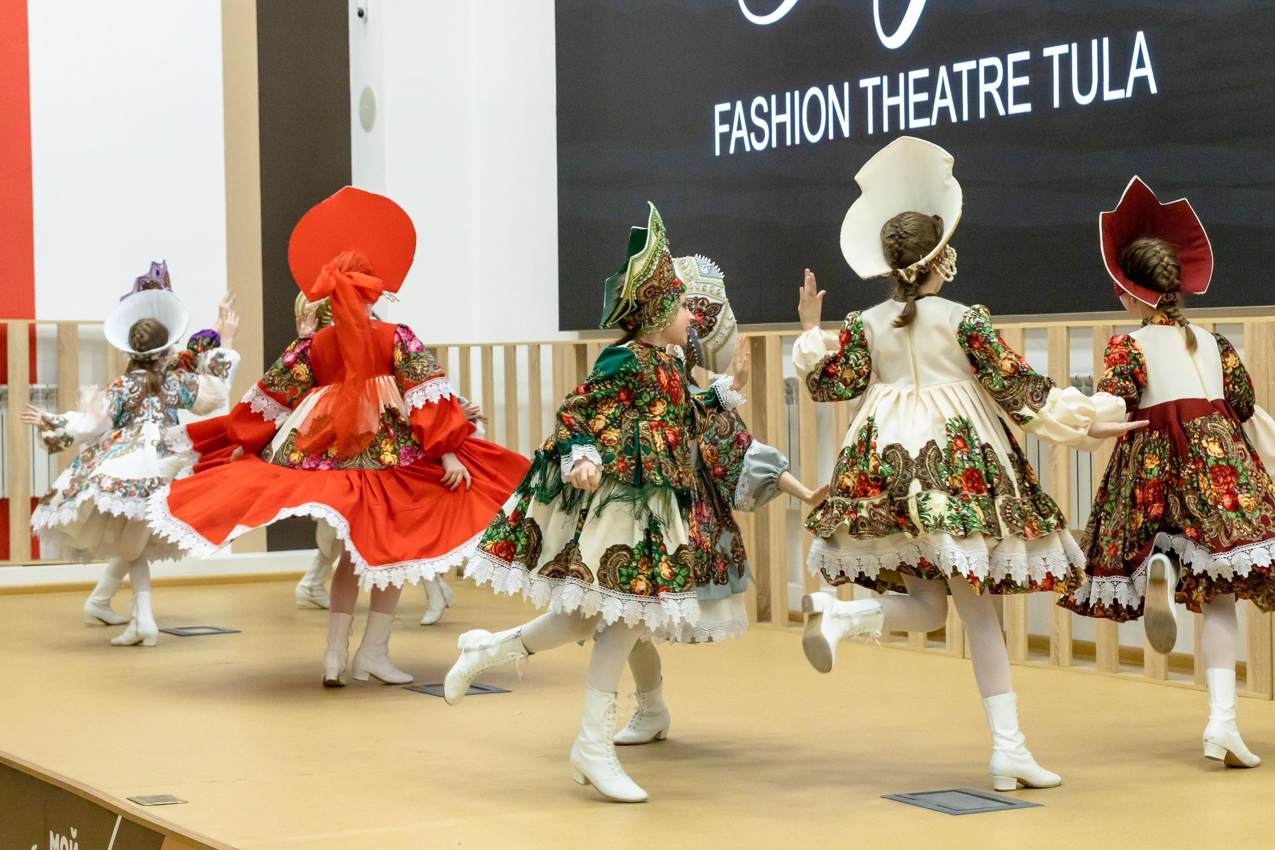 Репортаж 70-200 f2.8 Tamron g2. Показ театр моды «Стиль» («Style» город Тула). Фотограф в Туле Крупский АнДРей. Фотостудия «КАДР71» в Туле