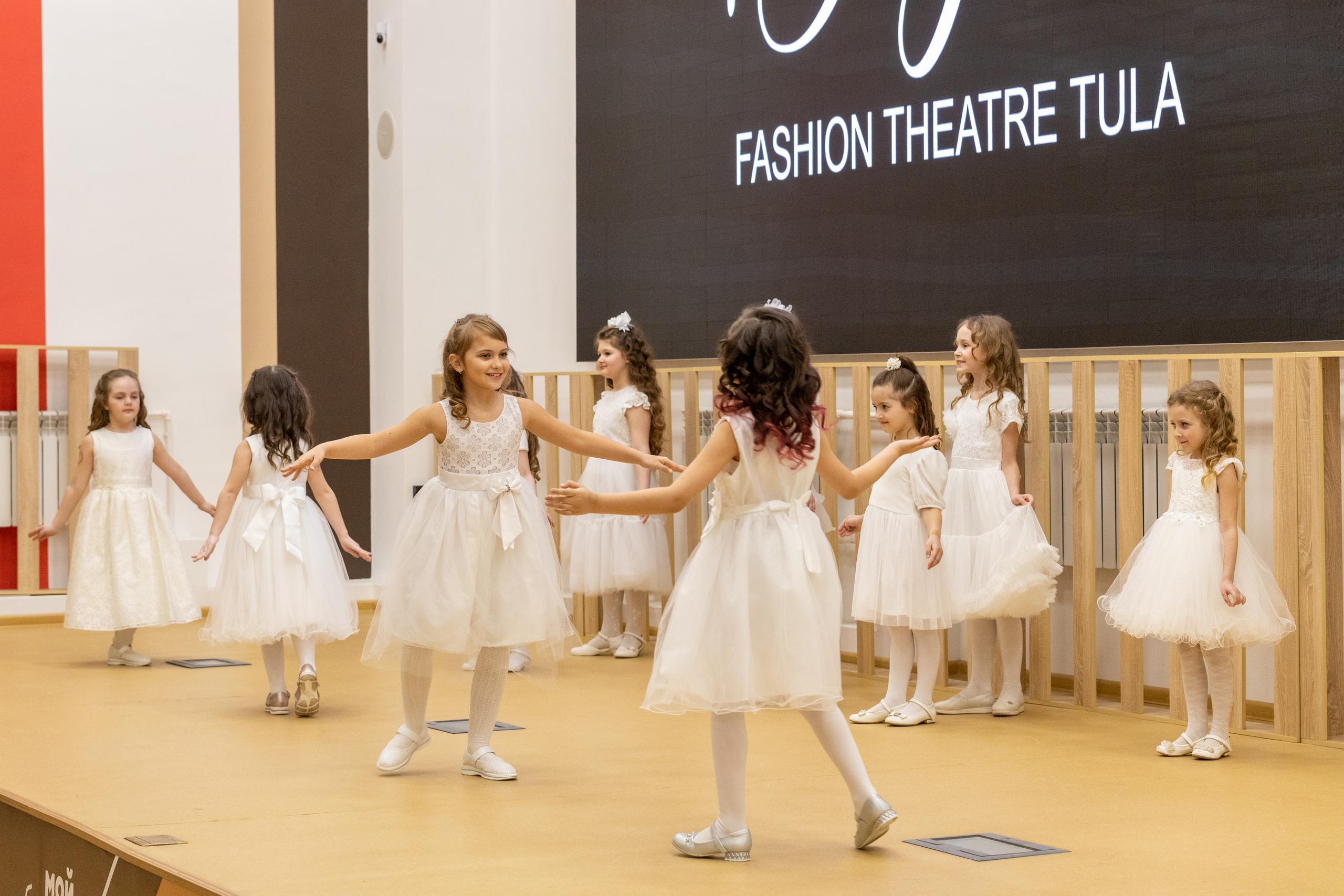 Репортаж 70-200 f2.8 Tamron g2. Показ театр моды «Стиль» («Style» город Тула). Фотограф в Туле Крупский АнДРей. Фотостудия «КАДР71» в Туле