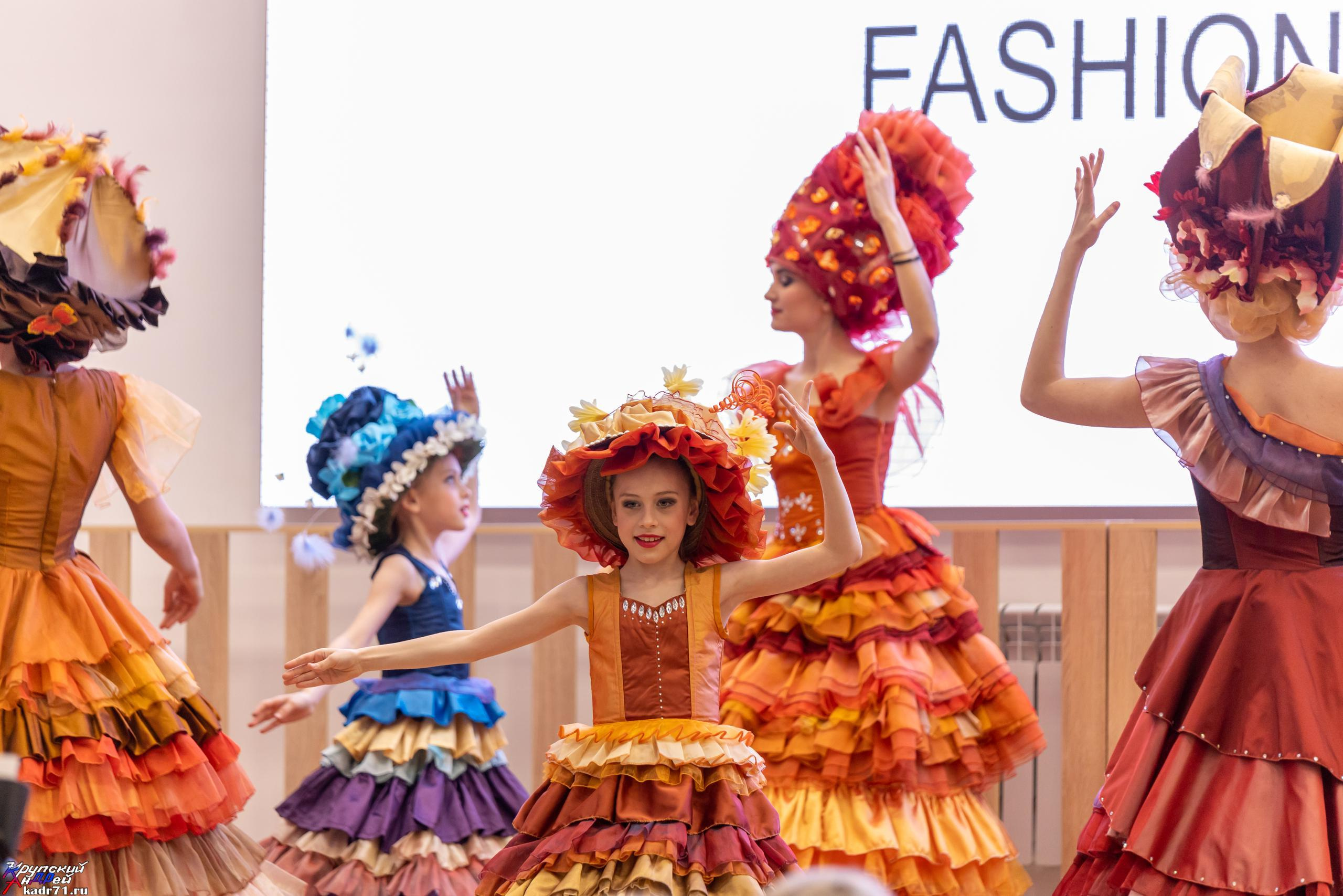 Репортаж 70-200 f2.8 Tamron g2. Показ театр моды «Стиль» («Style» город Тула). Фотограф в Туле Крупский АнДРей. Фотостудия «КАДР71» в Туле