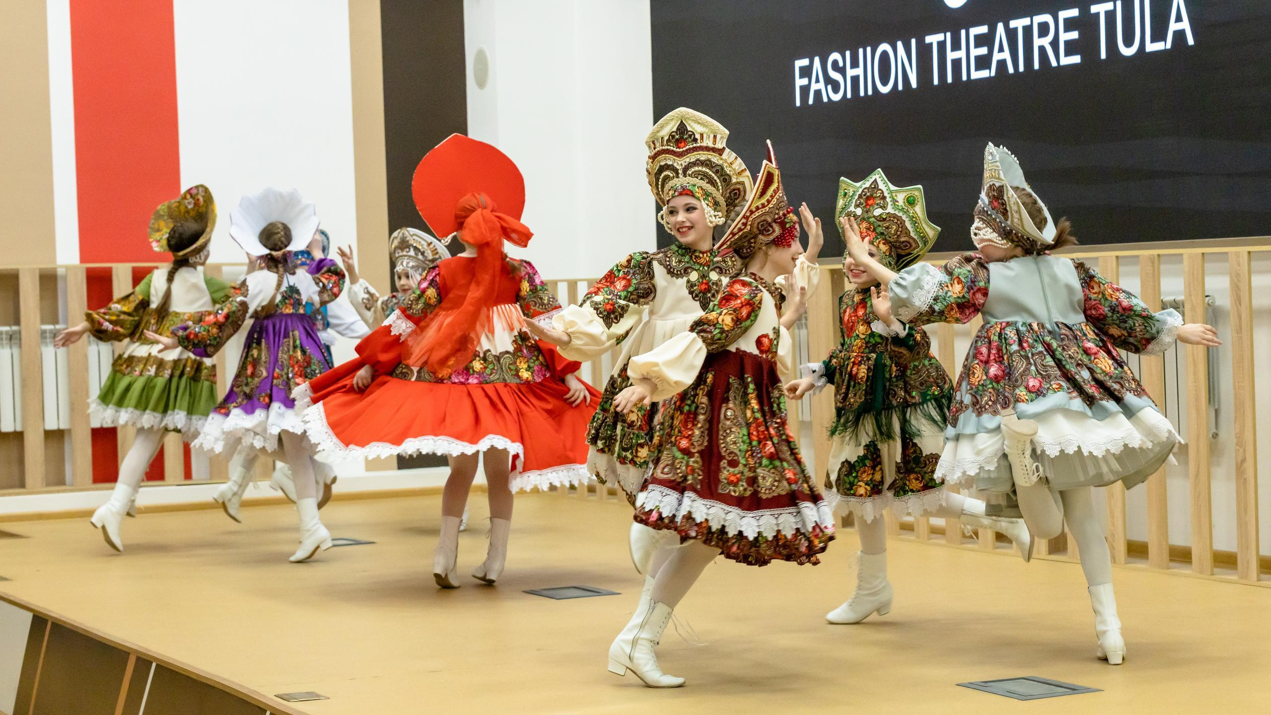 Репортаж 70-200 f2.8 Tamron g2. Показ театр моды «Стиль» («Style» город Тула). Фотограф в Туле Крупский АнДРей. Фотостудия «КАДР71» в Туле