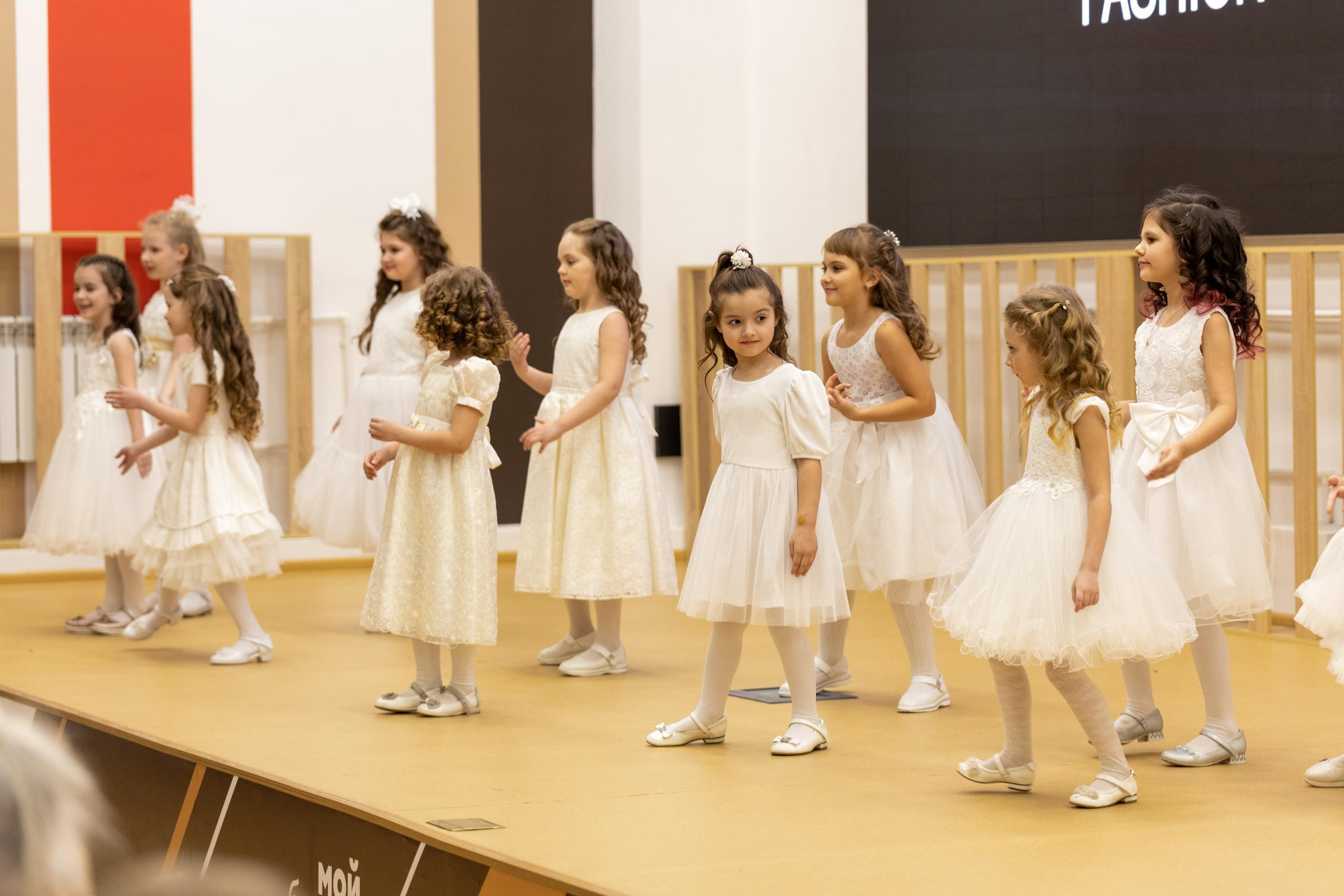 Репортаж 70-200 f2.8 Tamron g2. Показ театр моды «Стиль» («Style» город Тула). Фотограф в Туле Крупский АнДРей. Фотостудия «КАДР71» в Туле