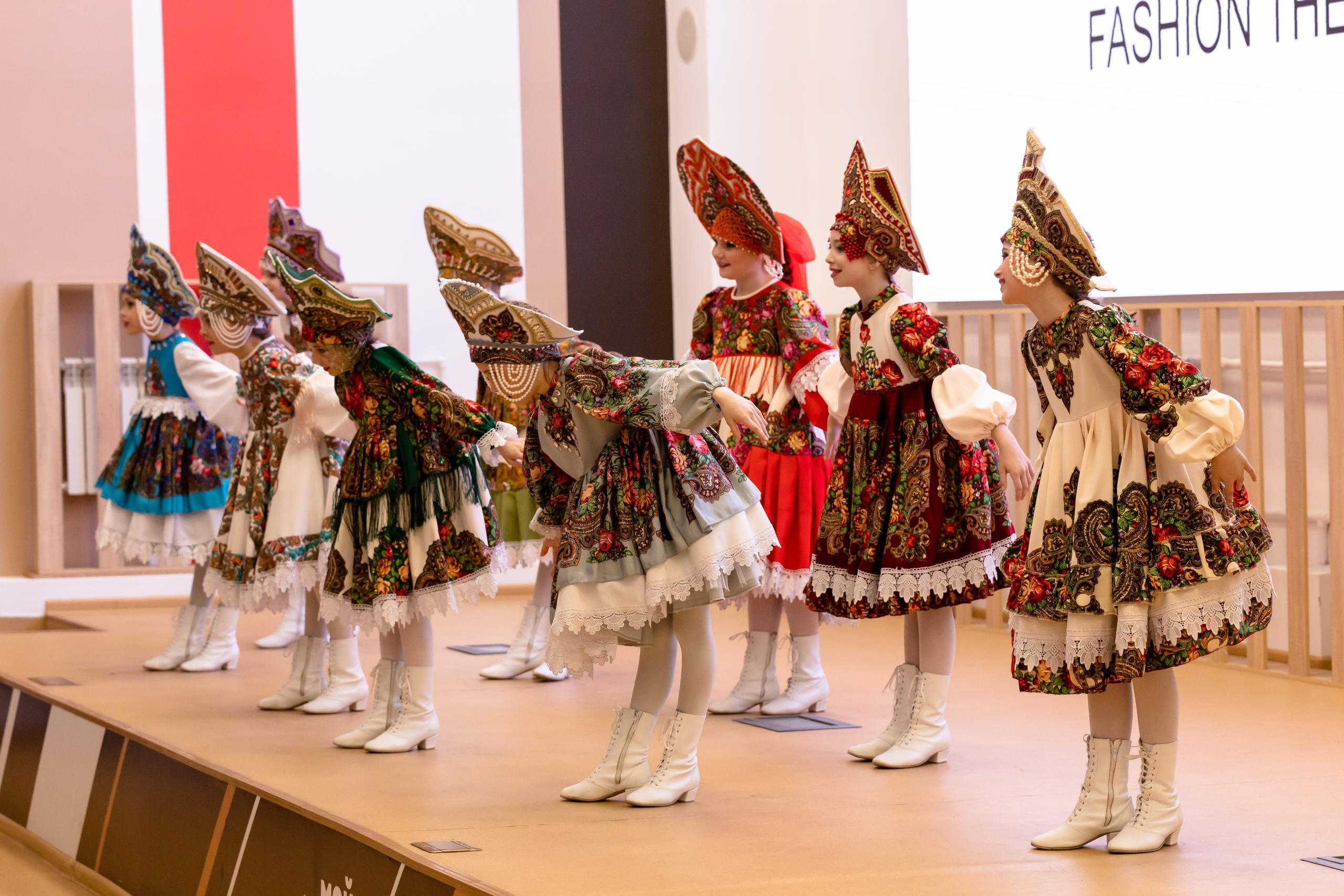 Репортаж 70-200 f2.8 Tamron g2. Показ театр моды «Стиль» («Style» город Тула). Фотограф в Туле Крупский АнДРей. Фотостудия «КАДР71» в Туле