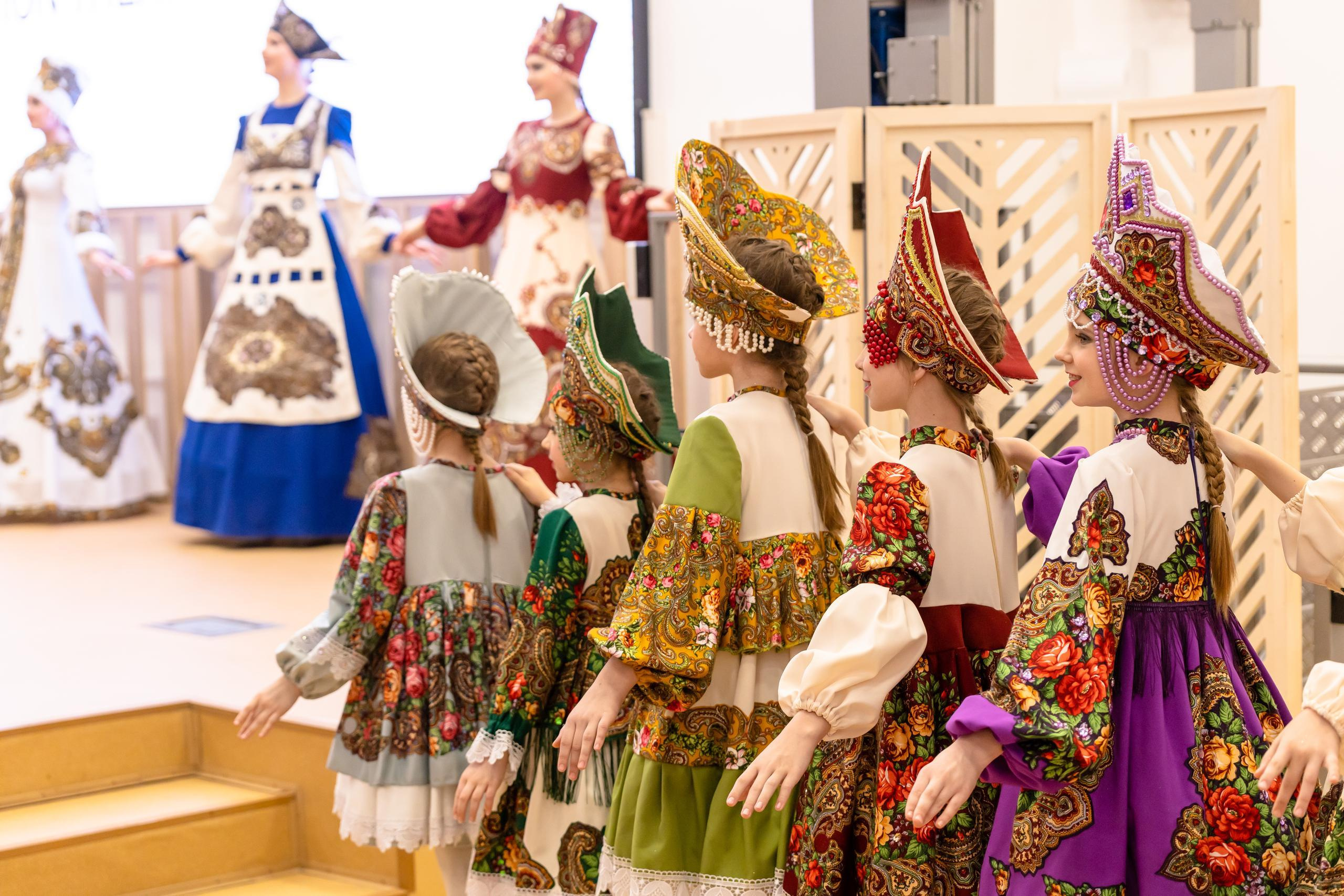 Репортаж 70-200 f2.8 Tamron g2. Показ театр моды «Стиль» («Style» город Тула). Фотограф в Туле Крупский АнДРей. Фотостудия «КАДР71» в Туле