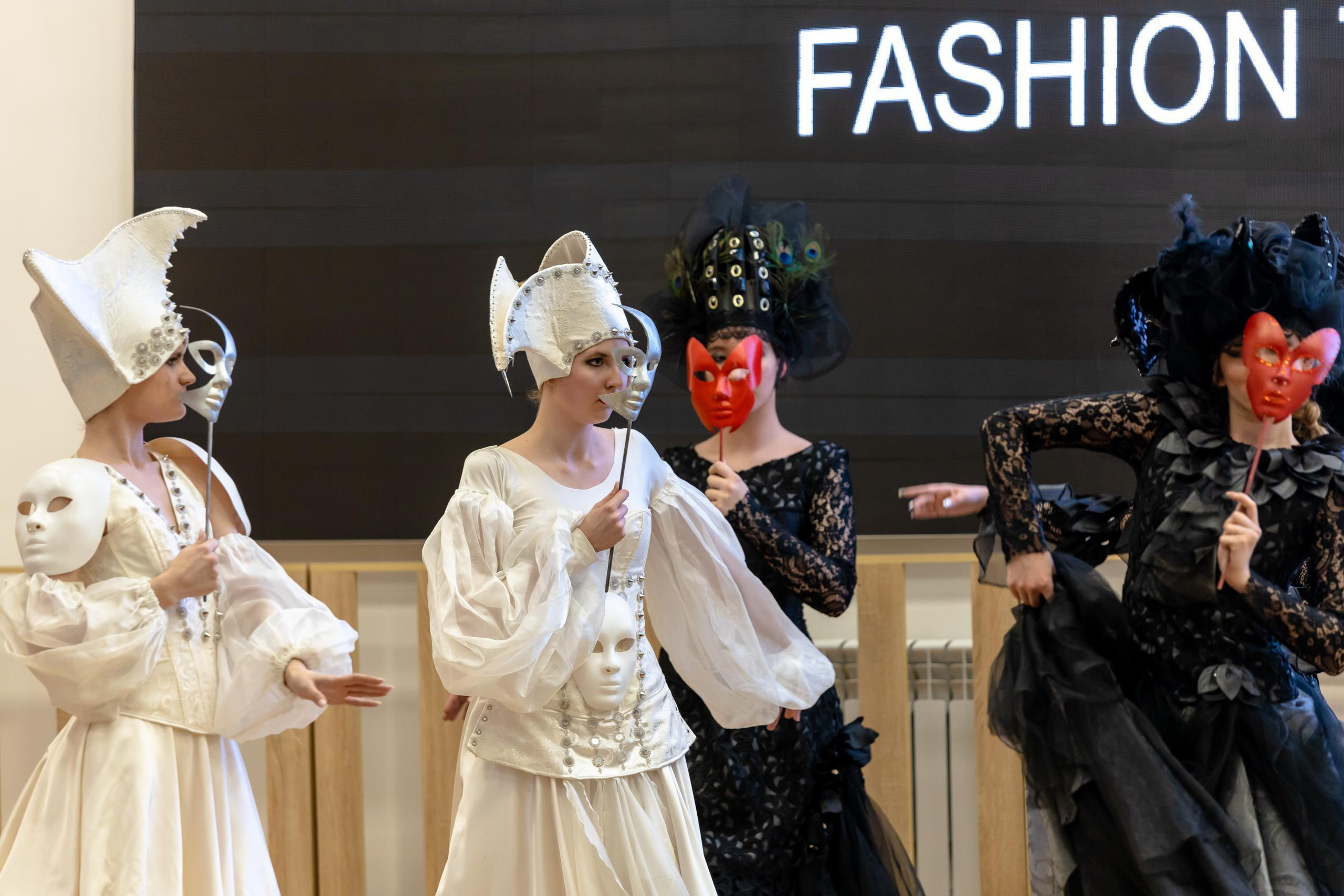 Репортаж 70-200 f2.8 Tamron g2. Показ театр моды «Стиль» («Style» город Тула). Фотограф в Туле Крупский АнДРей. Фотостудия «КАДР71» в Туле