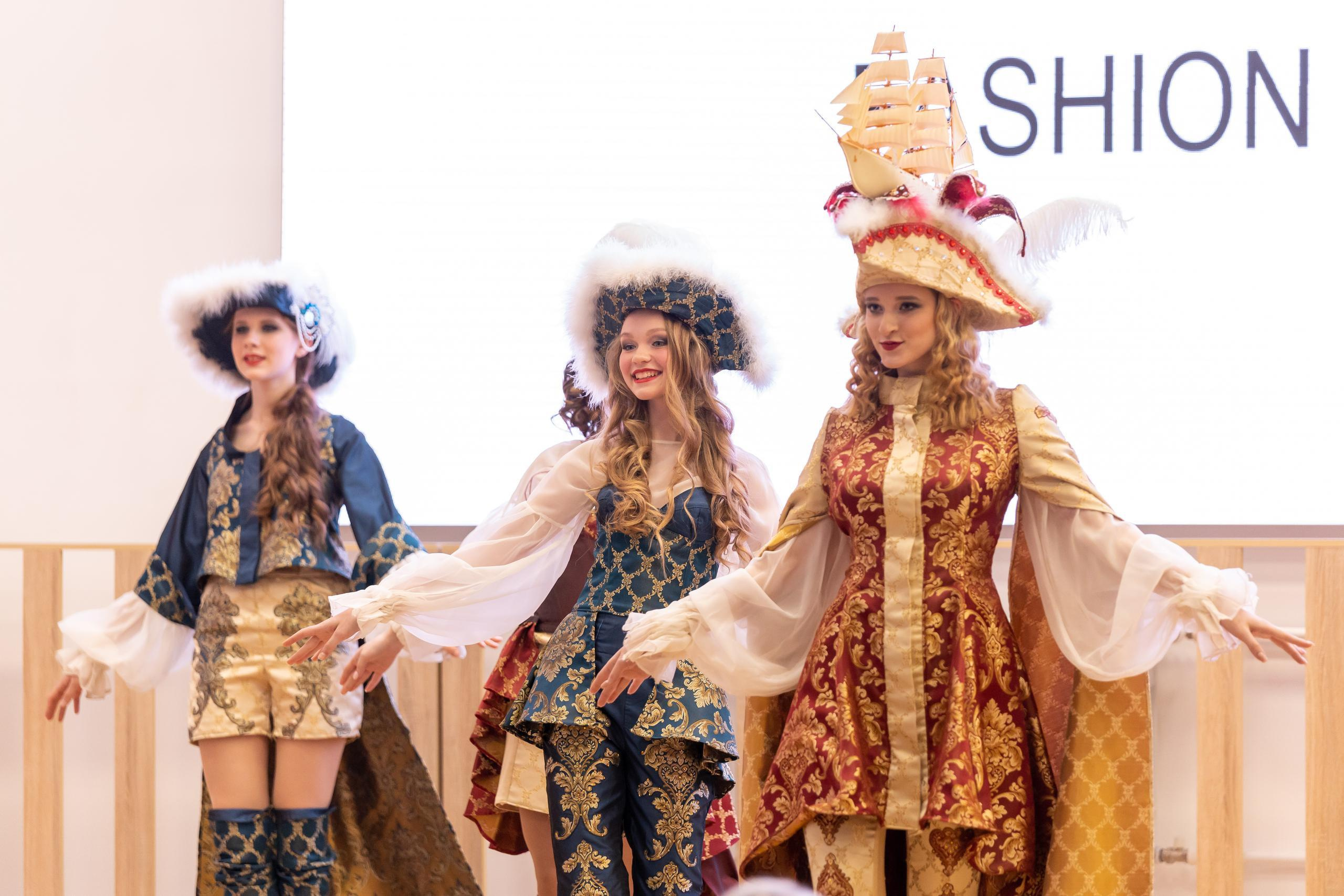 Репортаж 70-200 f2.8 Tamron g2. Показ театр моды «Стиль» («Style» город Тула). Фотограф в Туле Крупский АнДРей. Фотостудия «КАДР71» в Туле