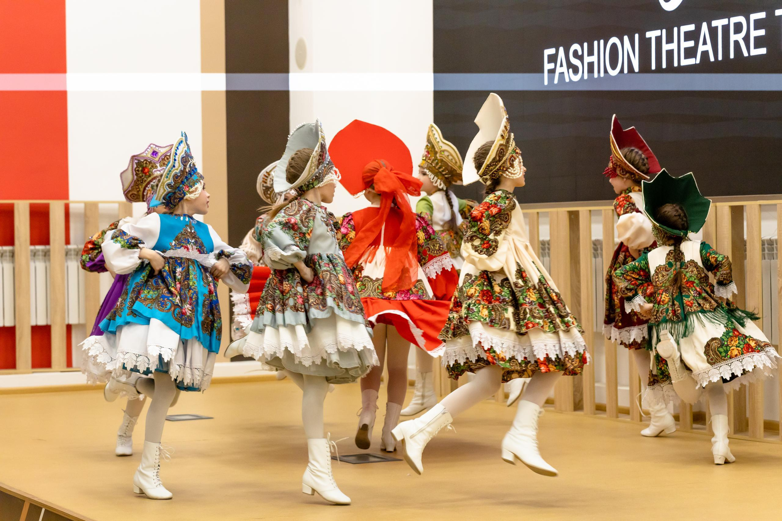 Репортаж 70-200 f2.8 Tamron g2. Показ театр моды «Стиль» («Style» город Тула). Фотограф в Туле Крупский АнДРей. Фотостудия «КАДР71» в Туле