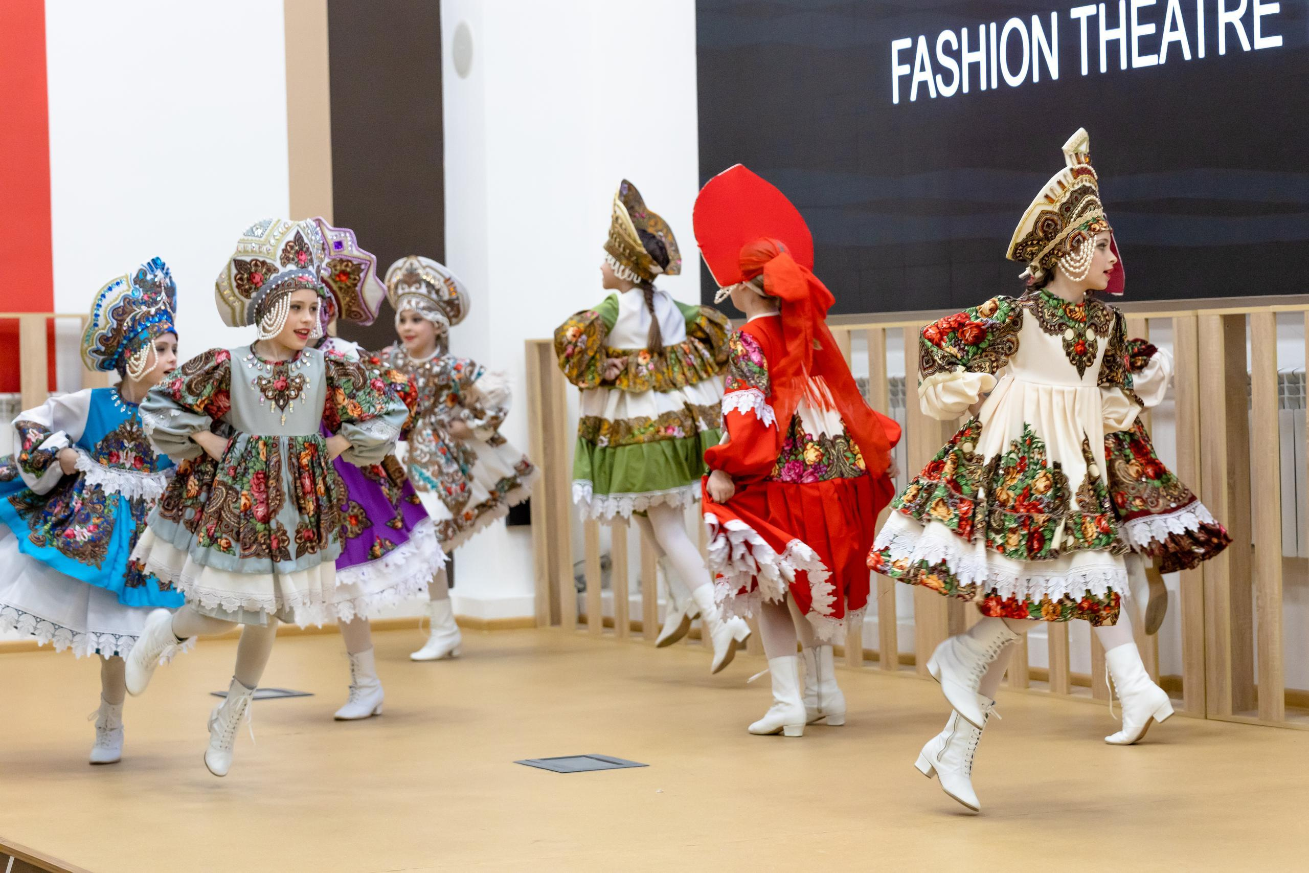 Репортаж 70-200 f2.8 Tamron g2. Показ театр моды «Стиль» («Style» город Тула). Фотограф в Туле Крупский АнДРей. Фотостудия «КАДР71» в Туле