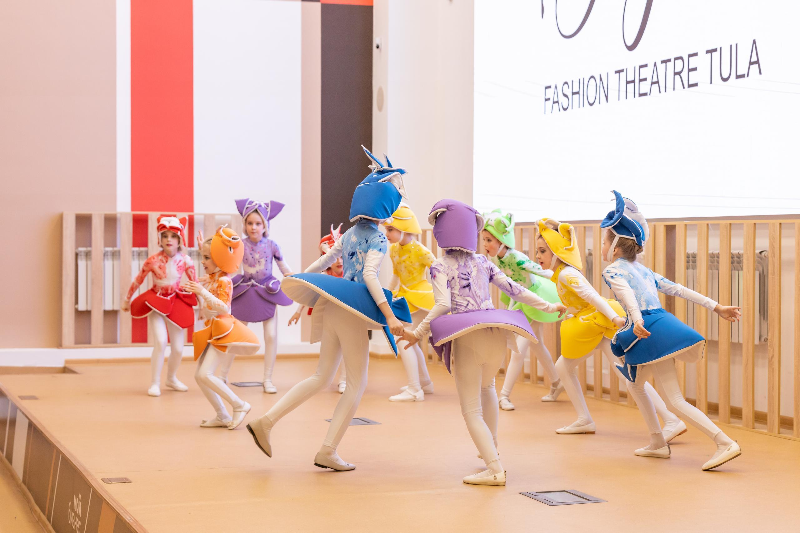 Репортаж 70-200 f2.8 Tamron g2. Показ театр моды «Стиль» («Style» город Тула). Фотограф в Туле Крупский АнДРей. Фотостудия «КАДР71» в Туле